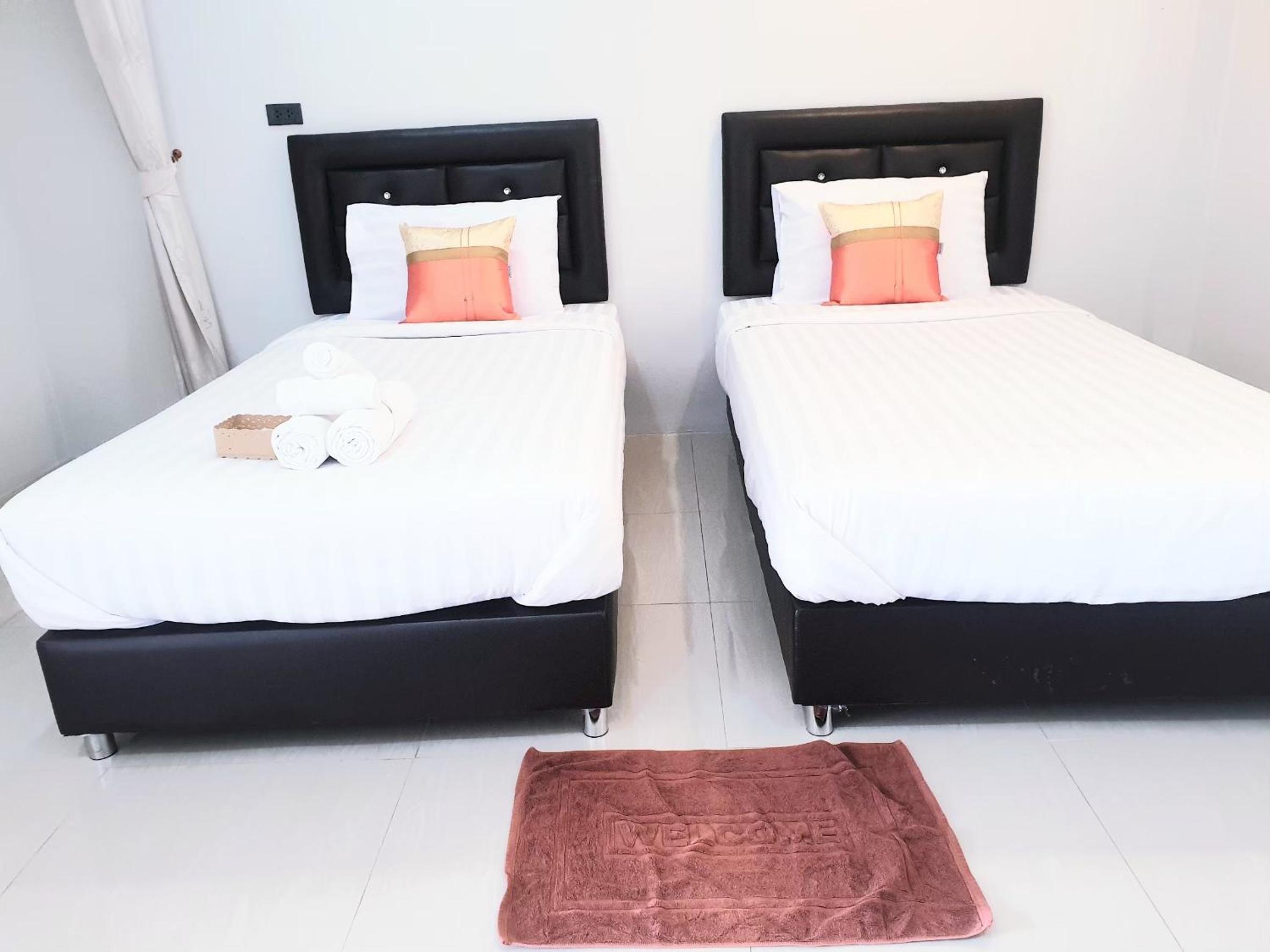 Standard Twin Room - Photo 4