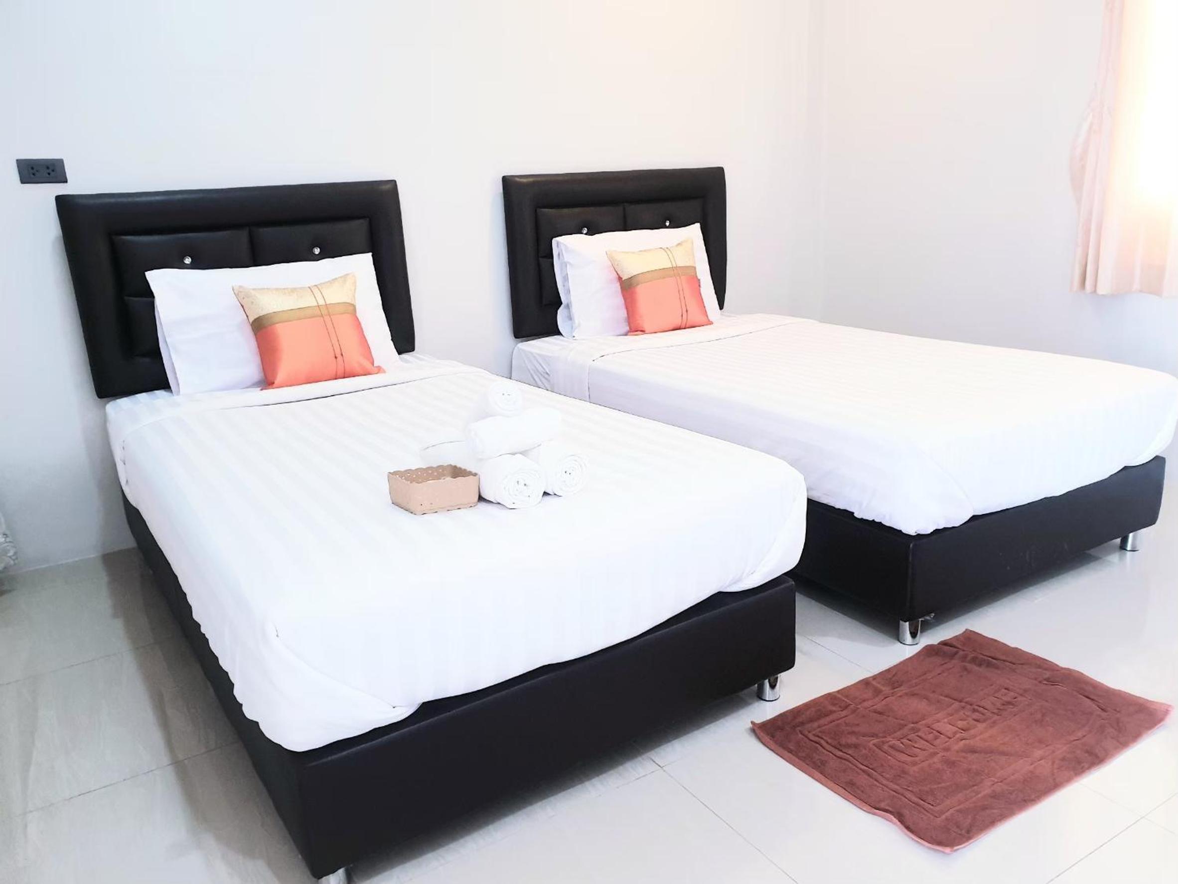 Standard Twin Room - Photo 1