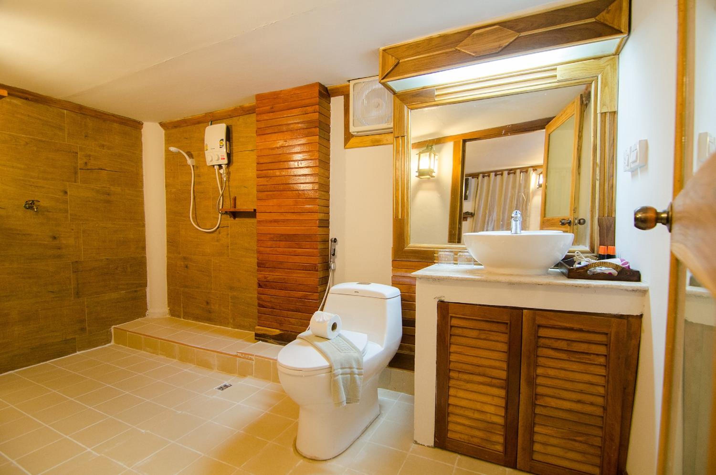 Superior Villa with Partial Sea View-Free Transfer to Tonsai Pier - Photo 19