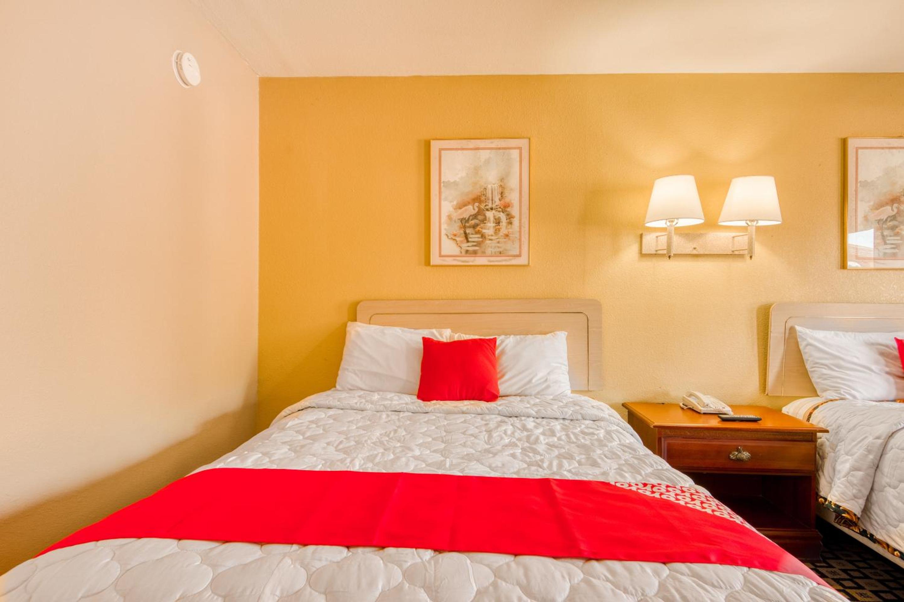 Quadruple Room - Non-Smoking - Photo 3