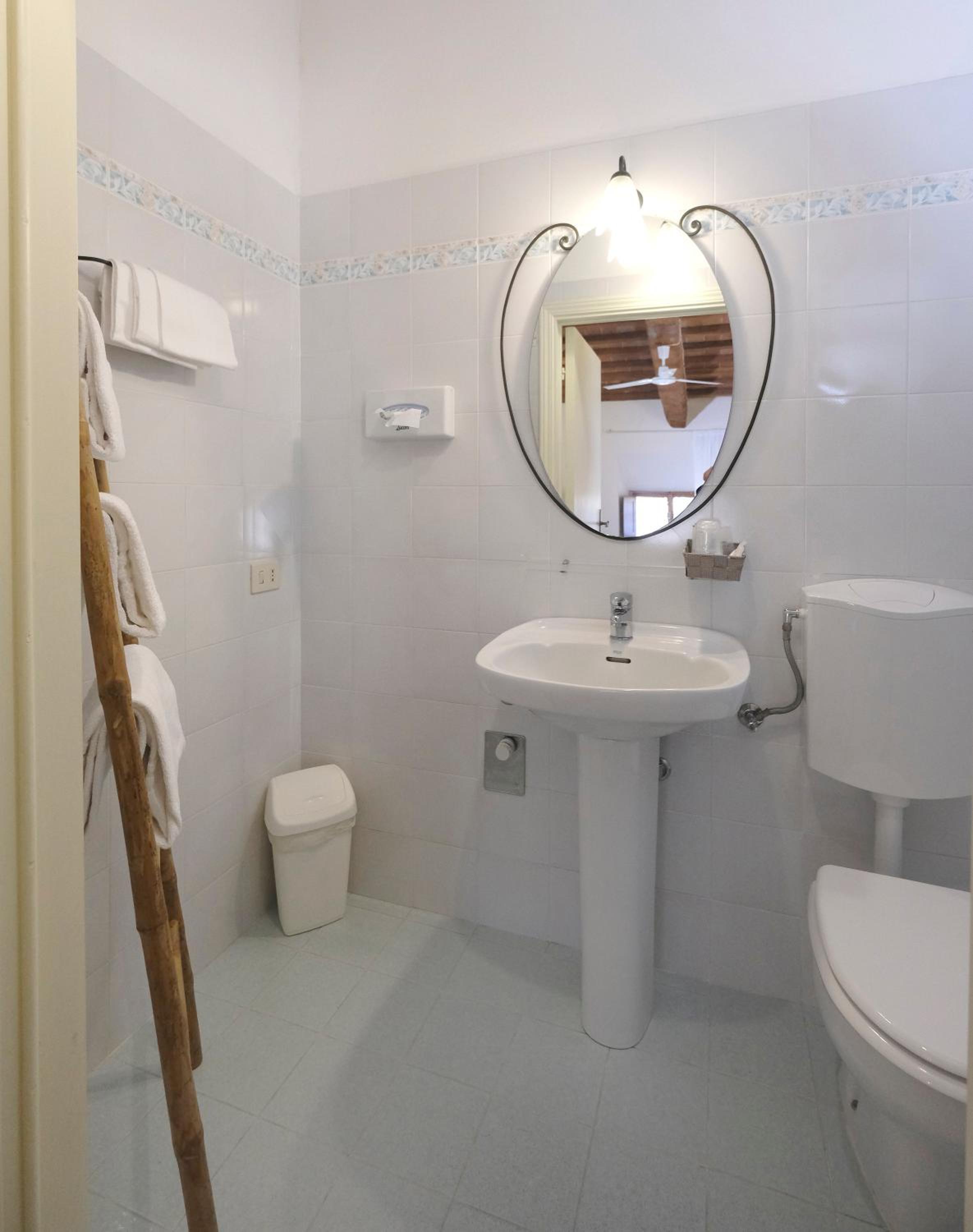 Triple Room - Photo 6