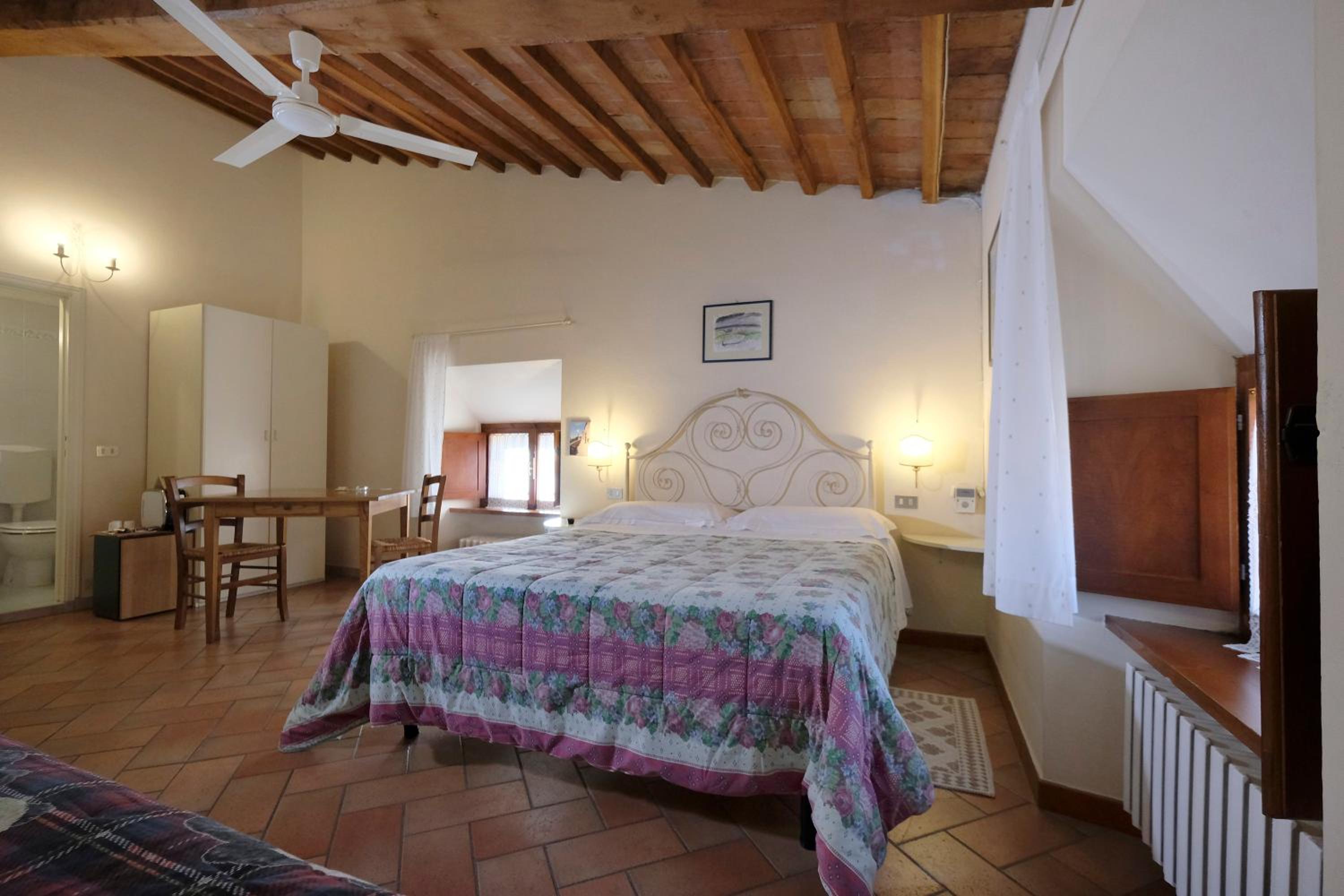 Triple Room - Photo 7