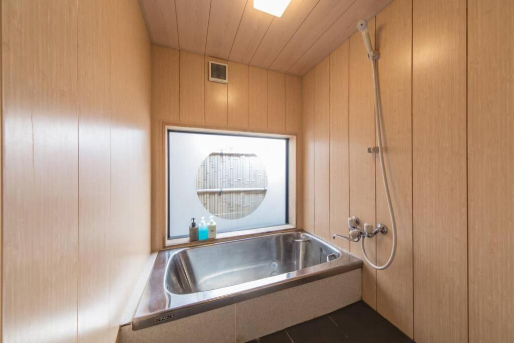 One-Bedroom House - Photo 42