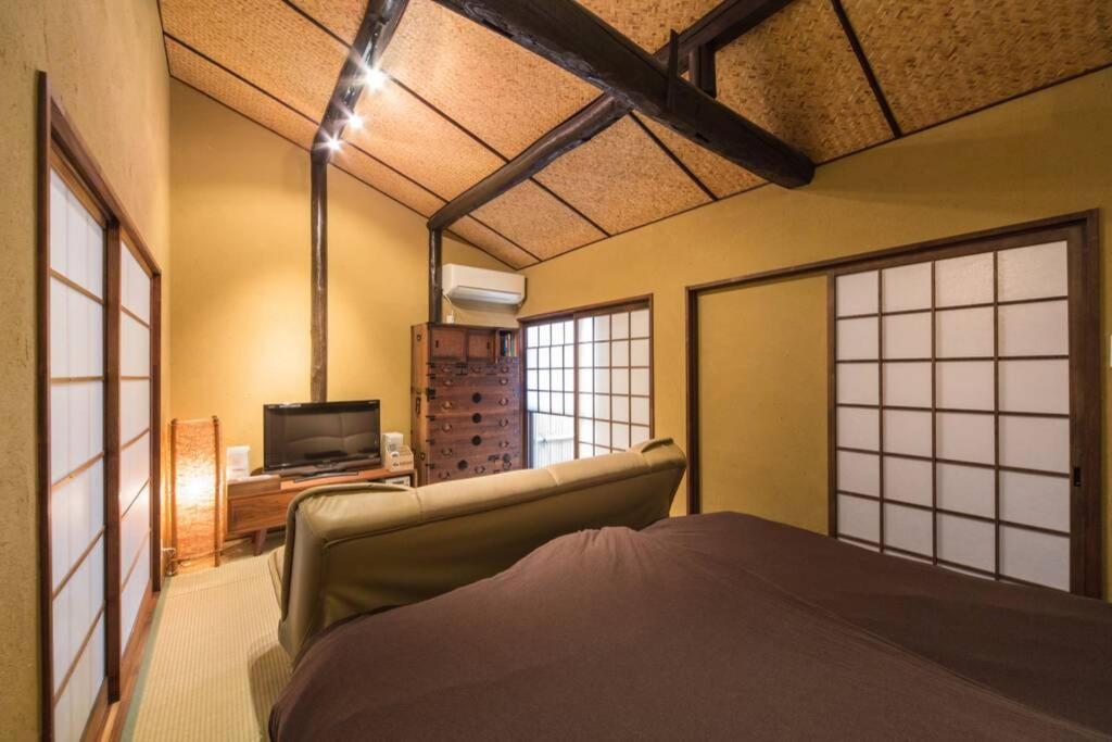 One-Bedroom House - Photo 36