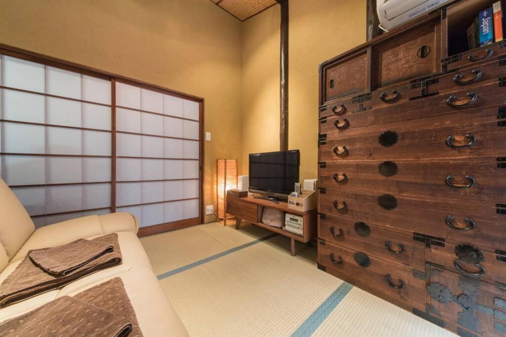 One-Bedroom House - Photo 25
