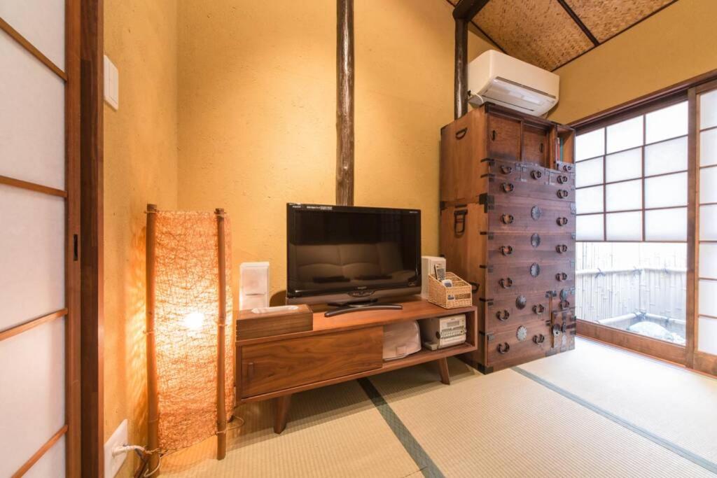 One-Bedroom House - Photo 10