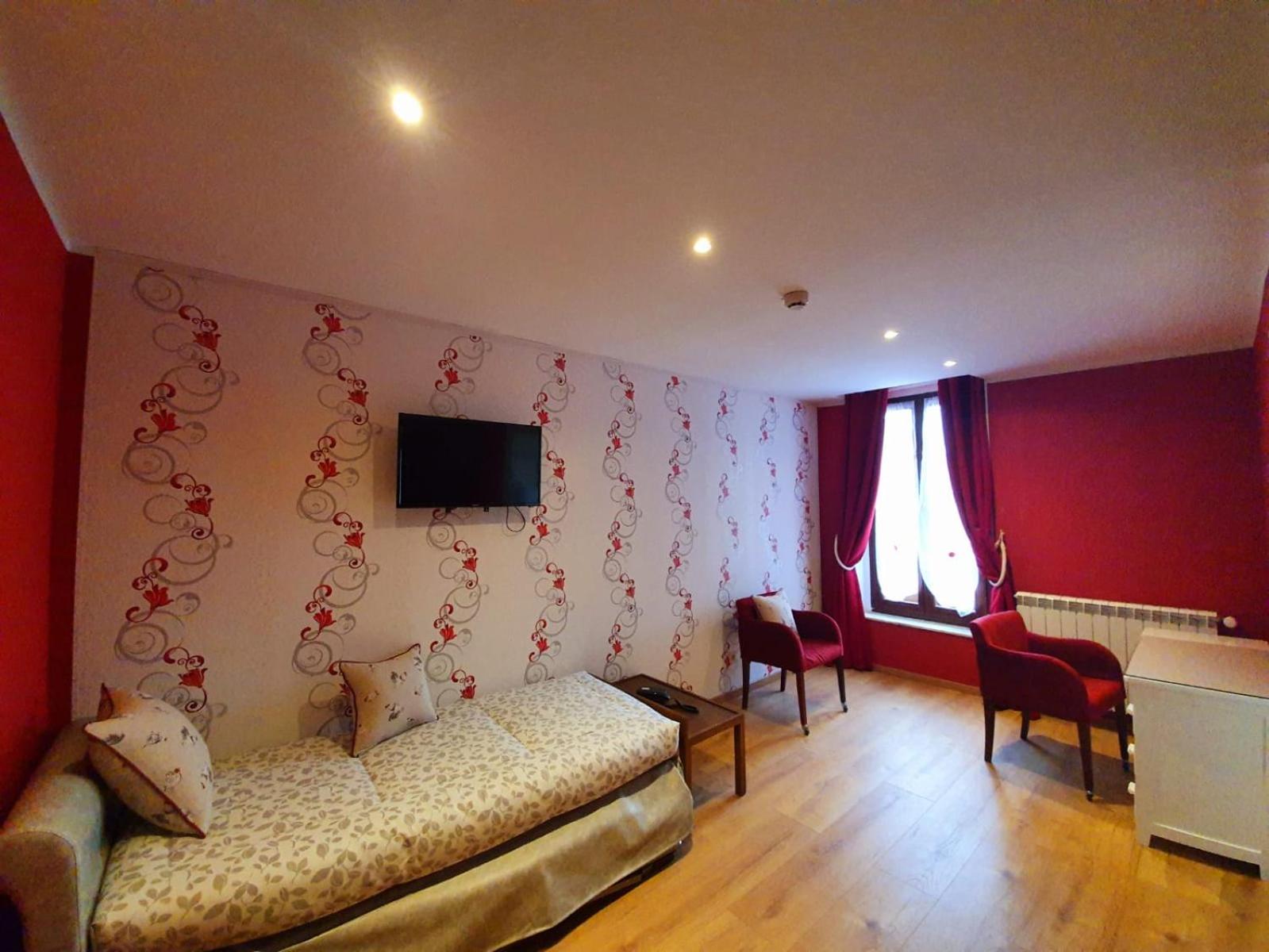 Deluxe Family Suite photo 1