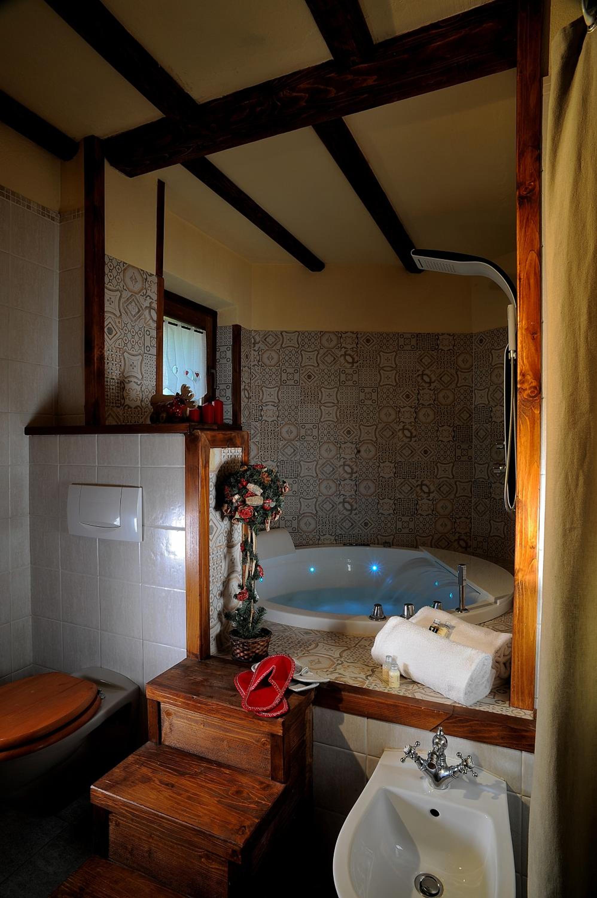 Deluxe Suite with Spa Bath photo 2
