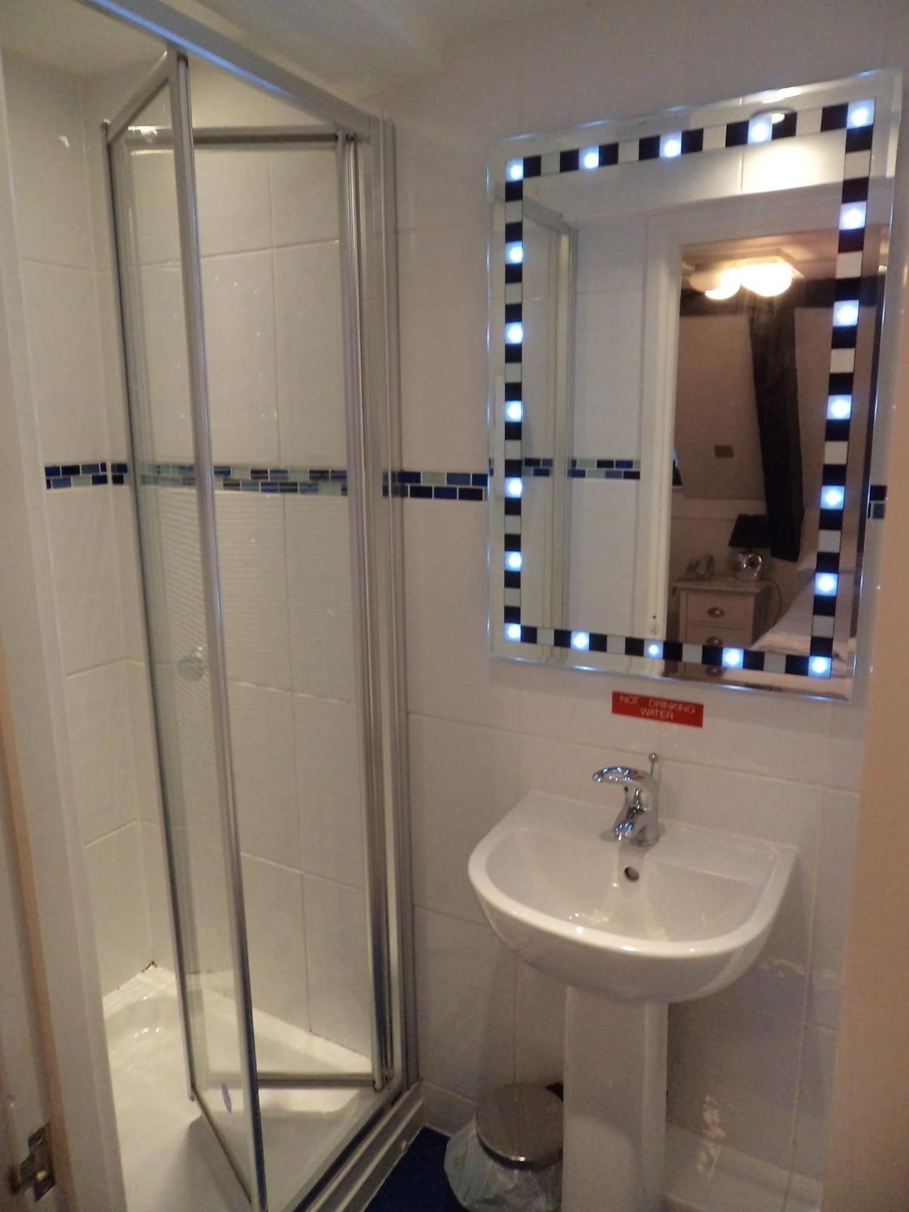 Double Room - Photo 7