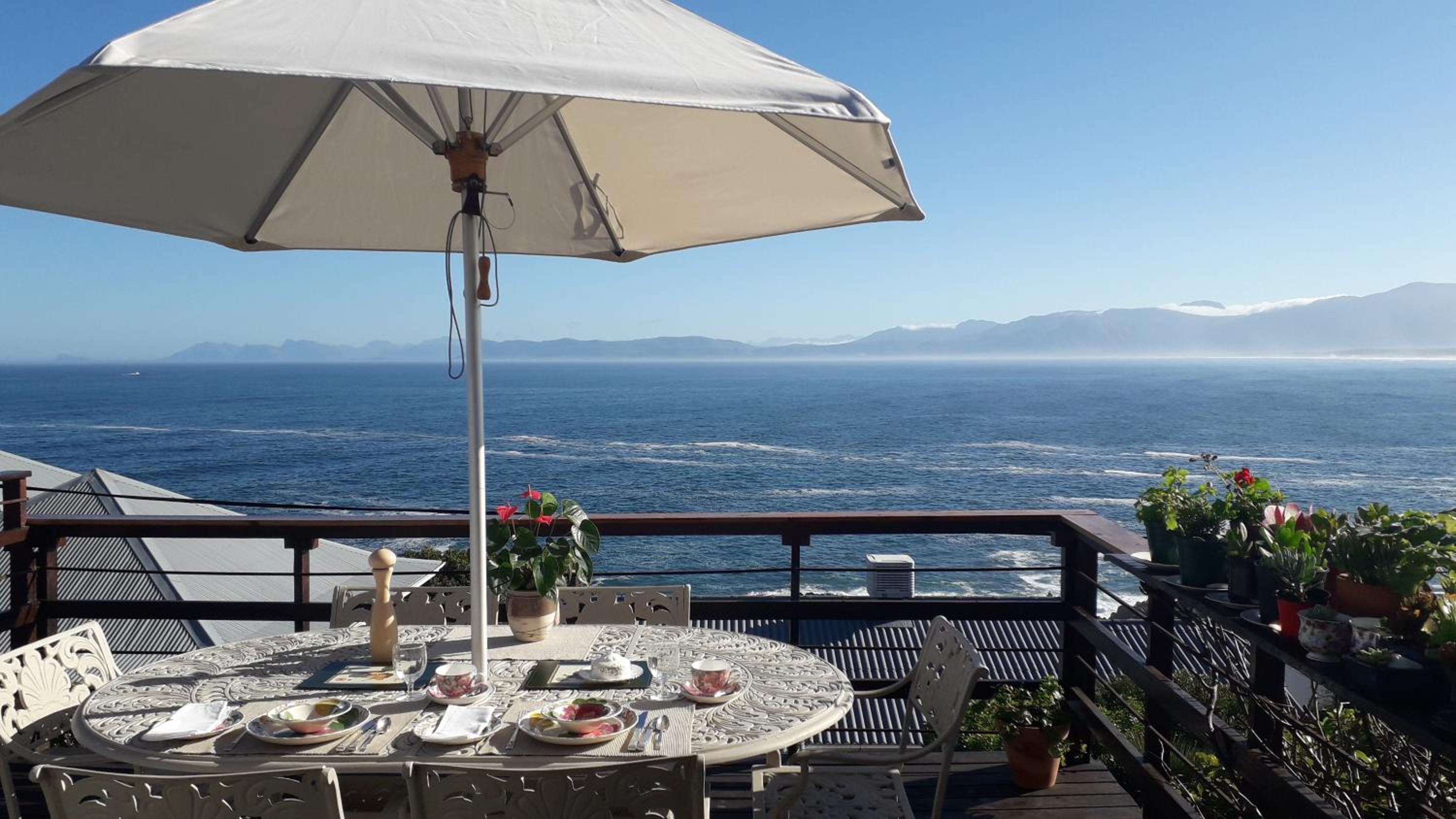 Deluxe Double Room with Balcony and Sea View - Photo 15