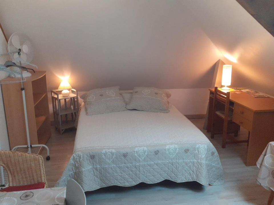 Double Room with Private Bathroom - Photo 13
