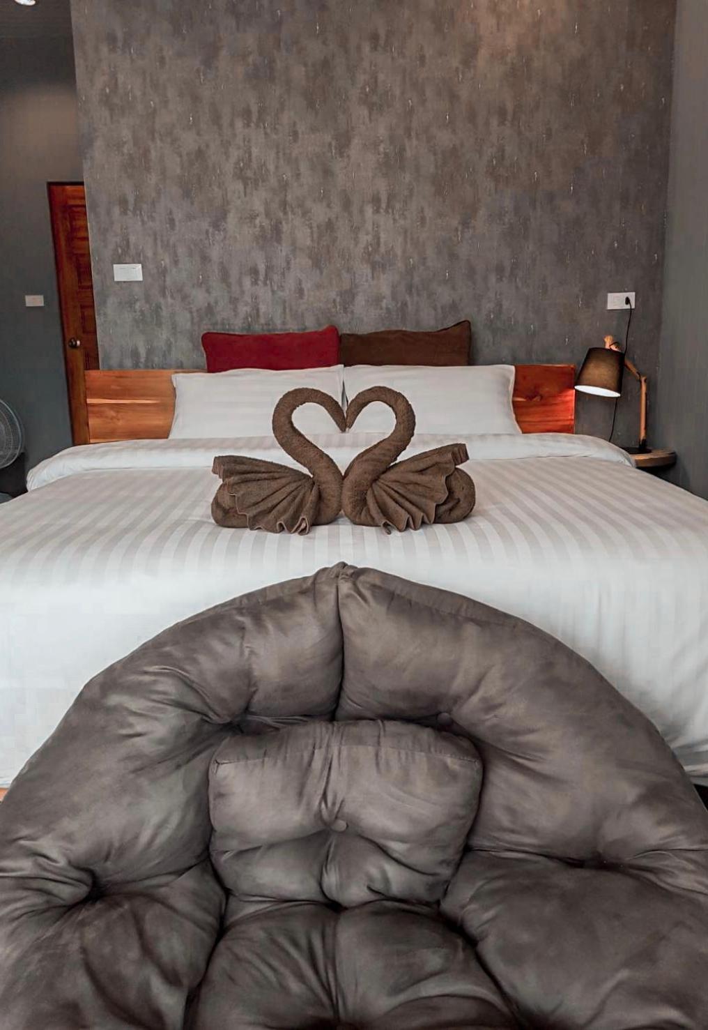 Deluxe Raft Room with mountain and river view photo 3
