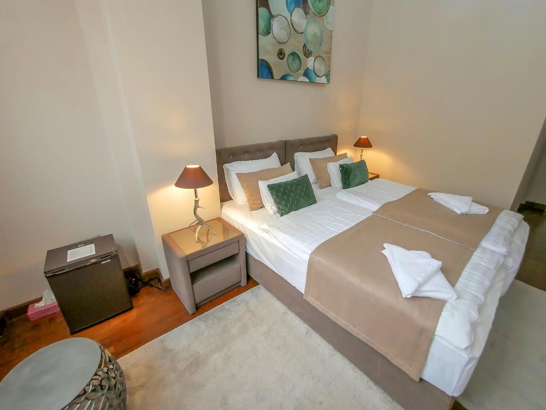 Standard Double or Twin Room - Photo 2