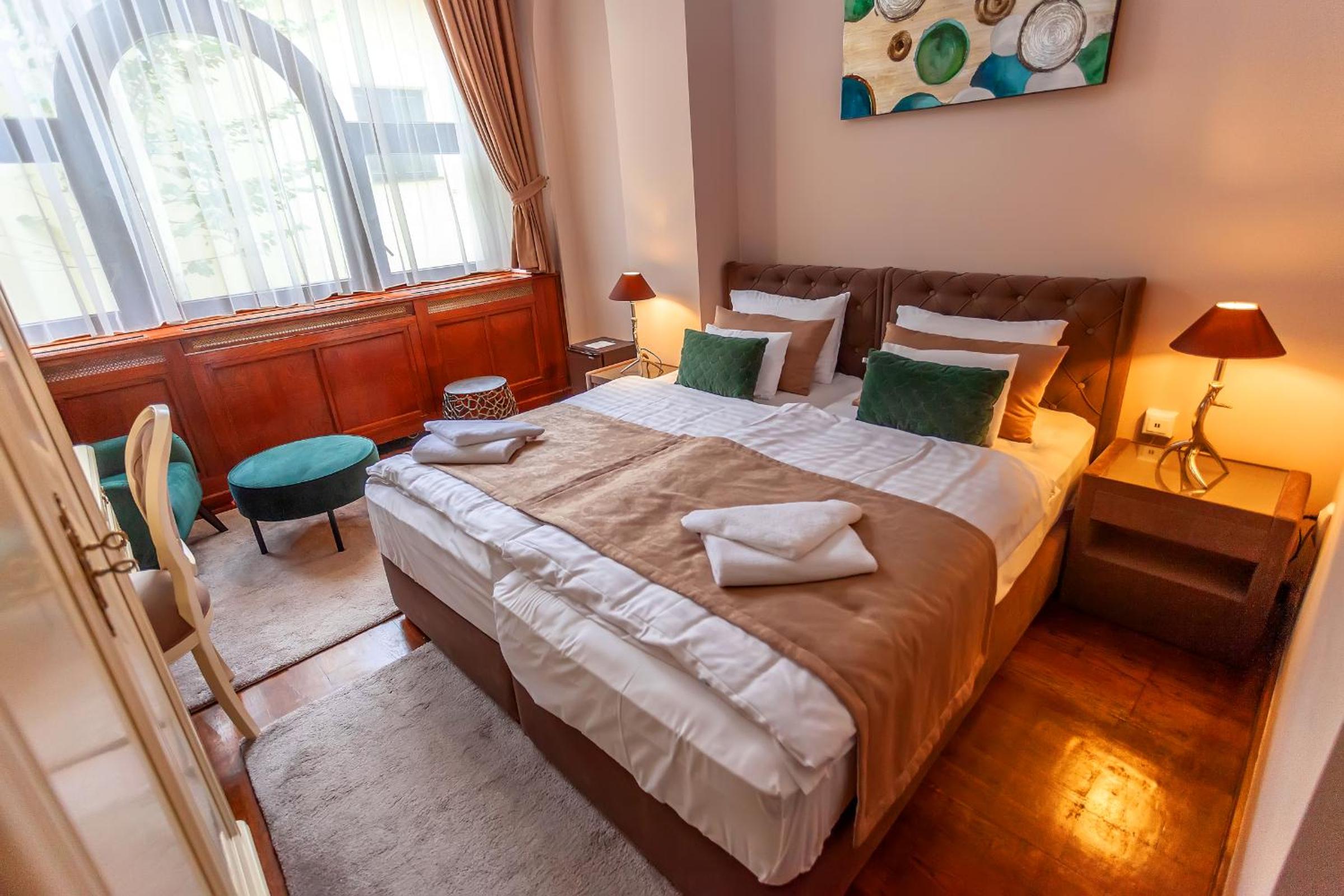 Standard Double or Twin Room - Photo 15