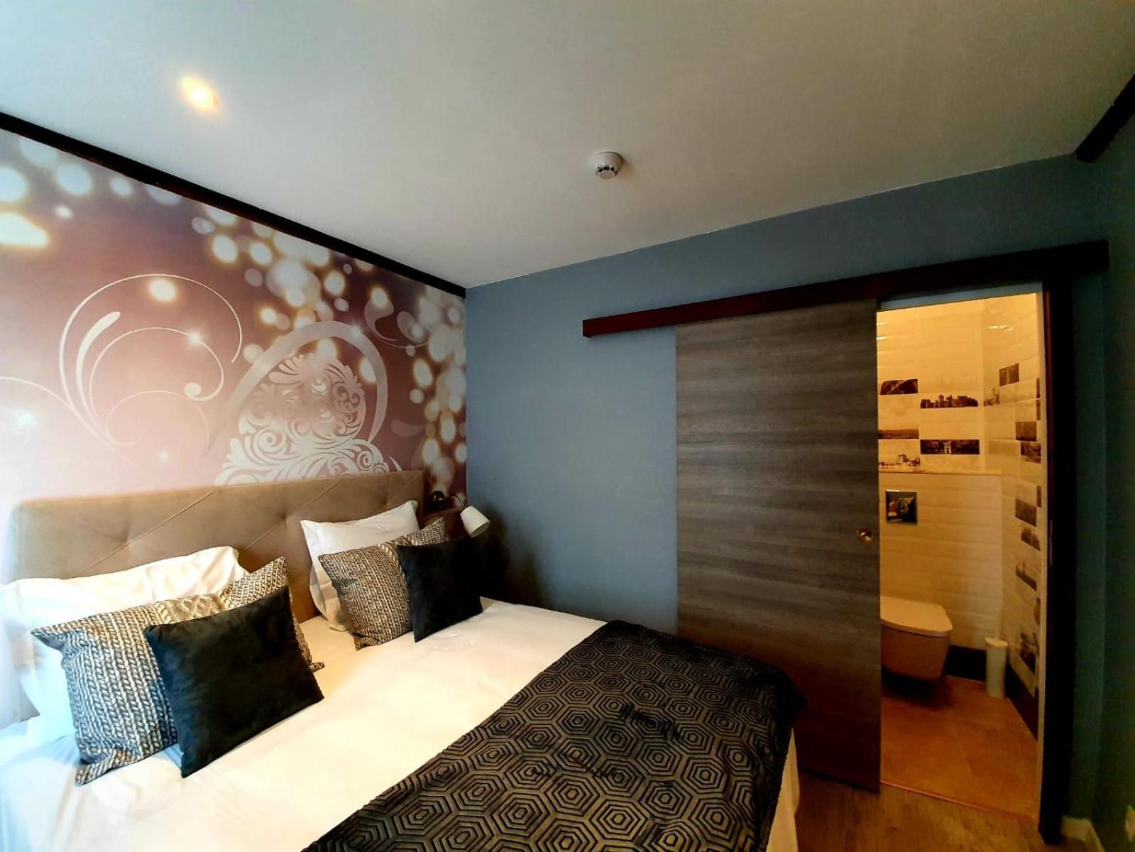 Deluxe Family Suite photo 3