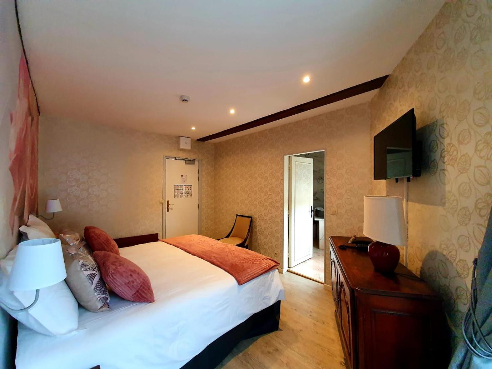 Deluxe Family Suite photo 1