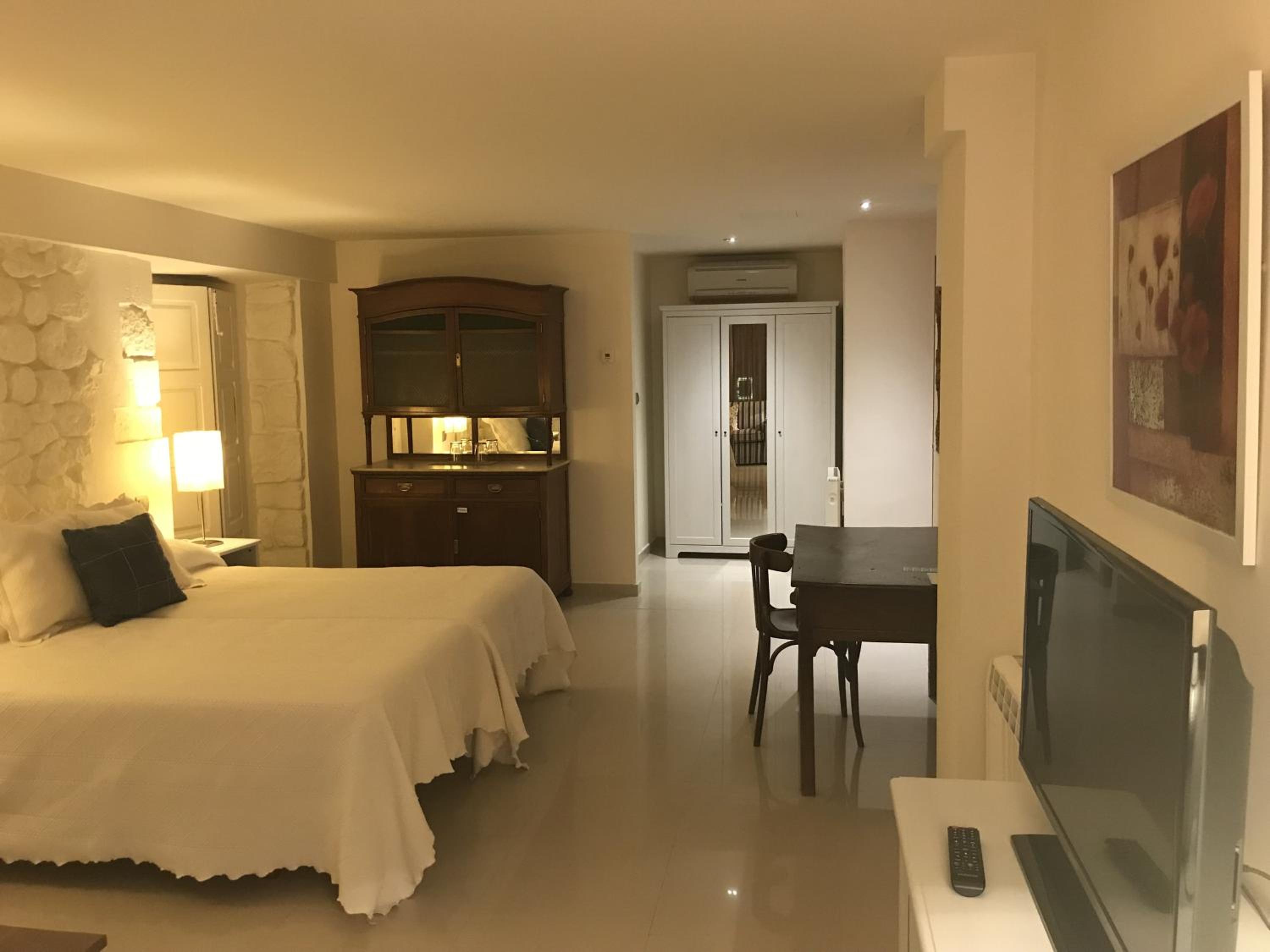 Twin Room - Photo 2