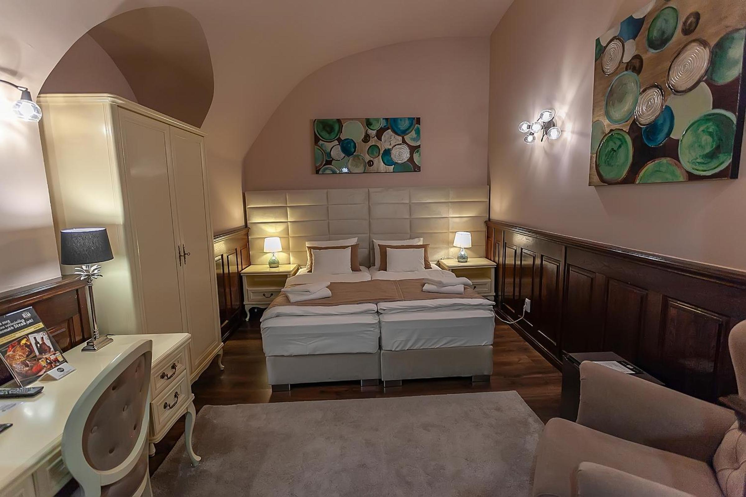 Standard Double or Twin Room - Photo 5