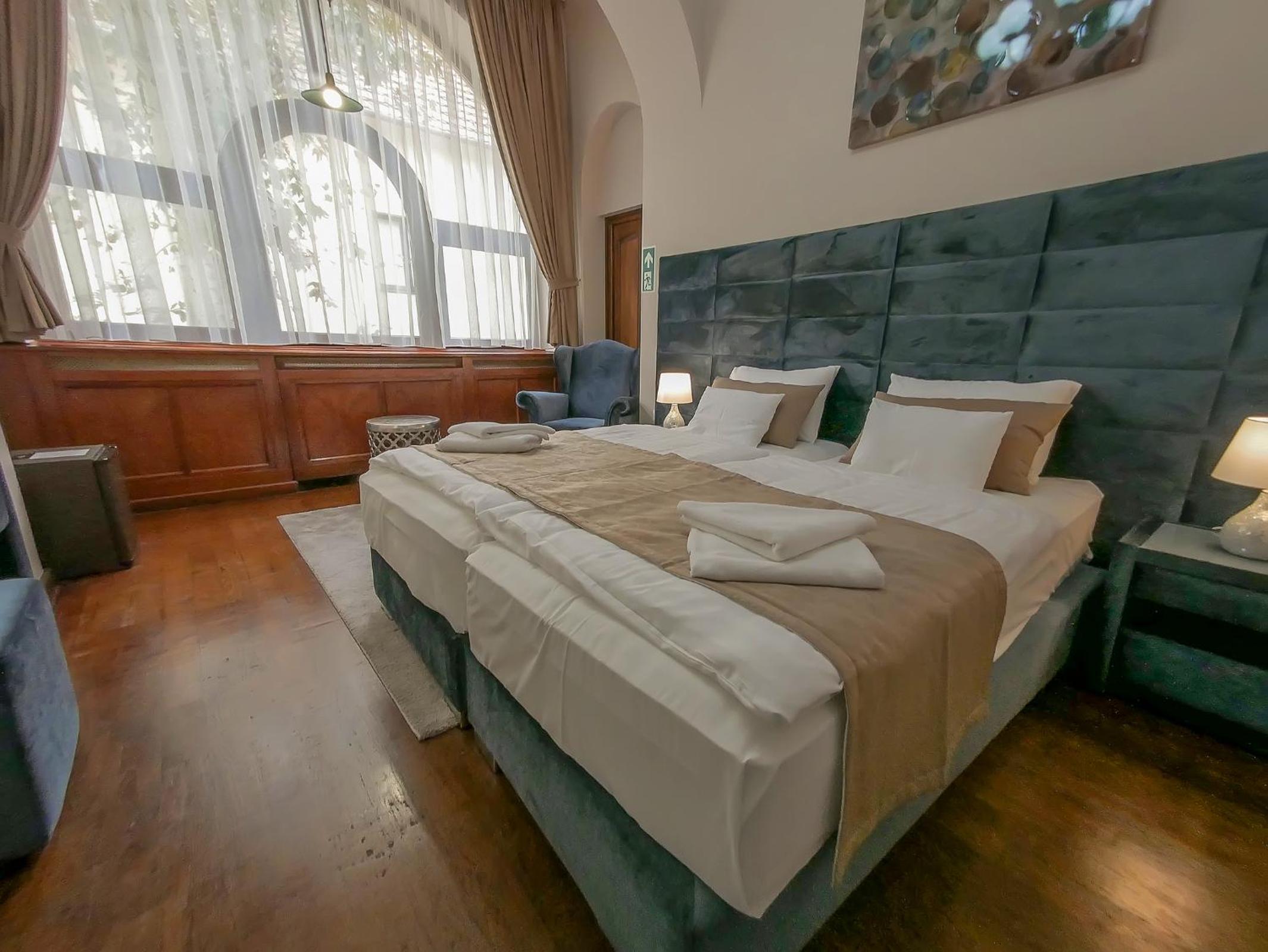 Standard Double or Twin Room - Photo 7