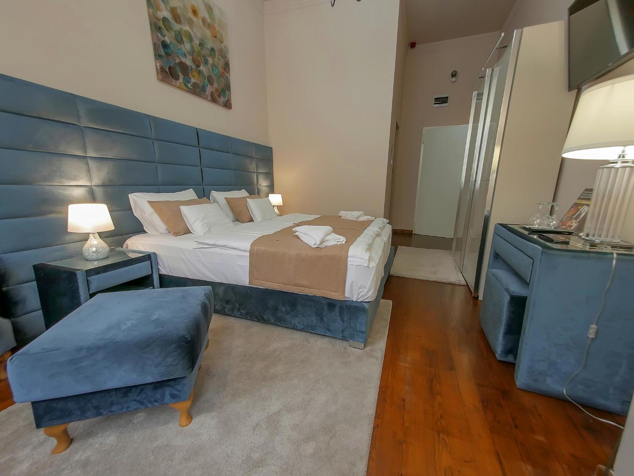 Standard Double or Twin Room - Photo 6