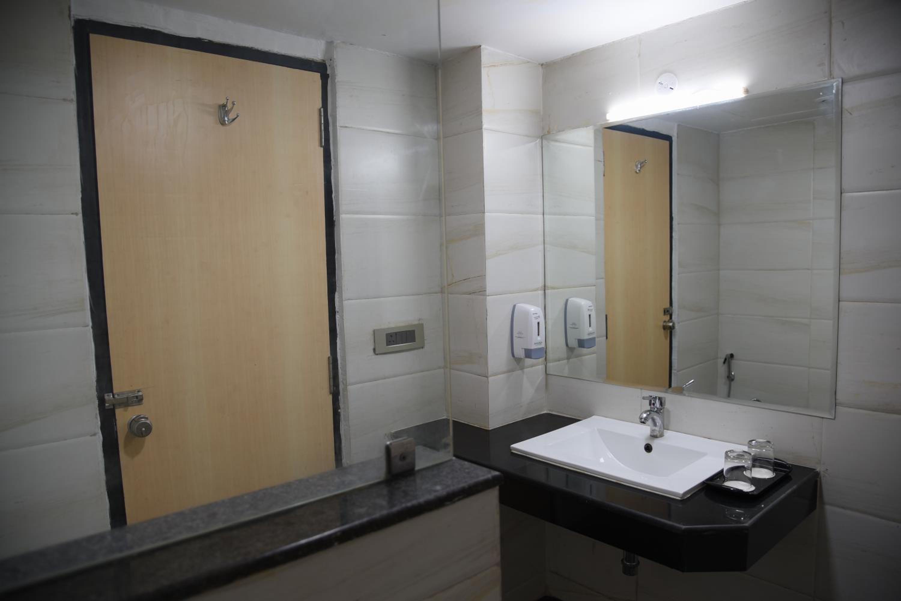 Standard Double Room - Photo 30