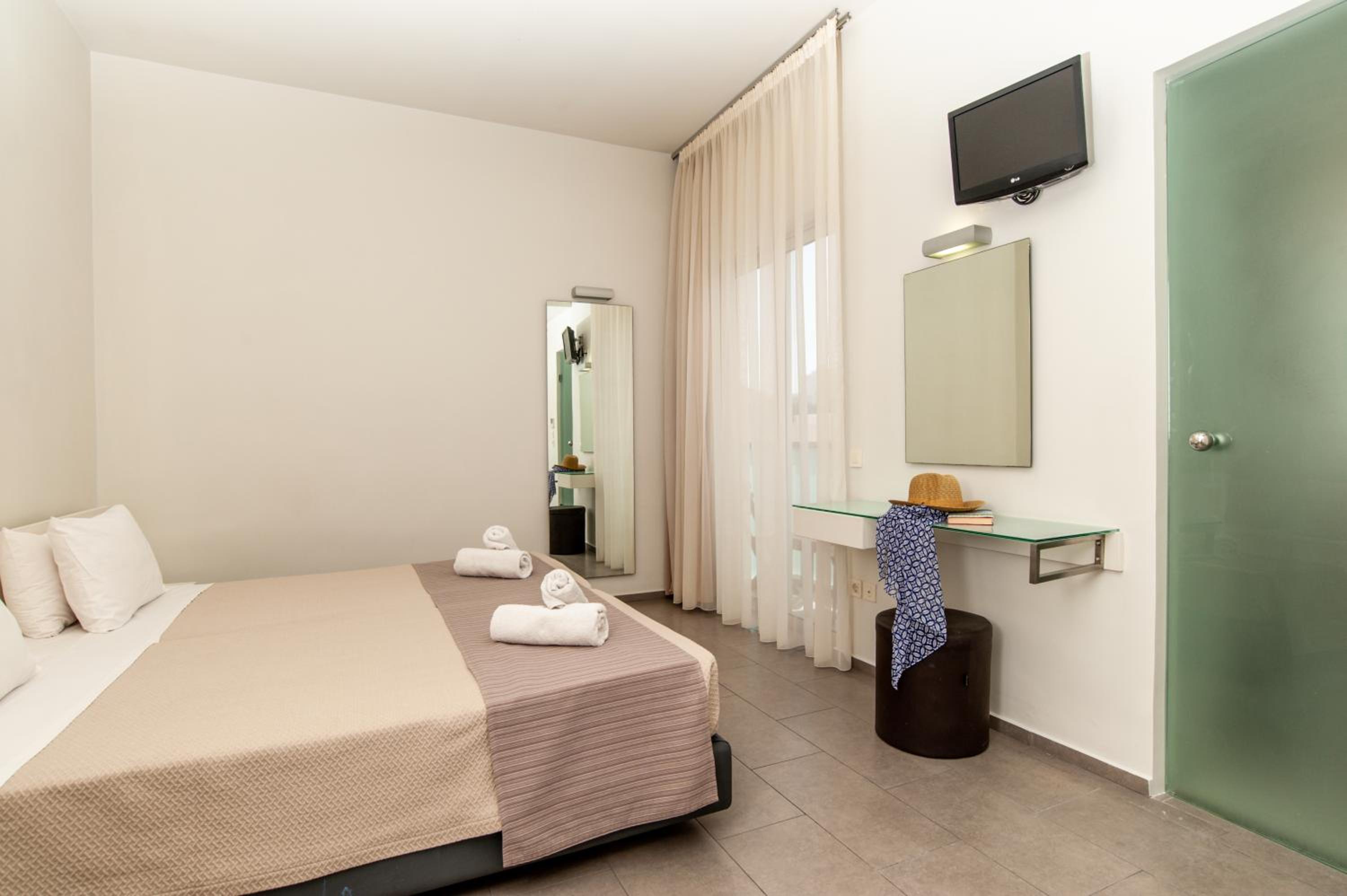 Superior Double Room - Photo 8