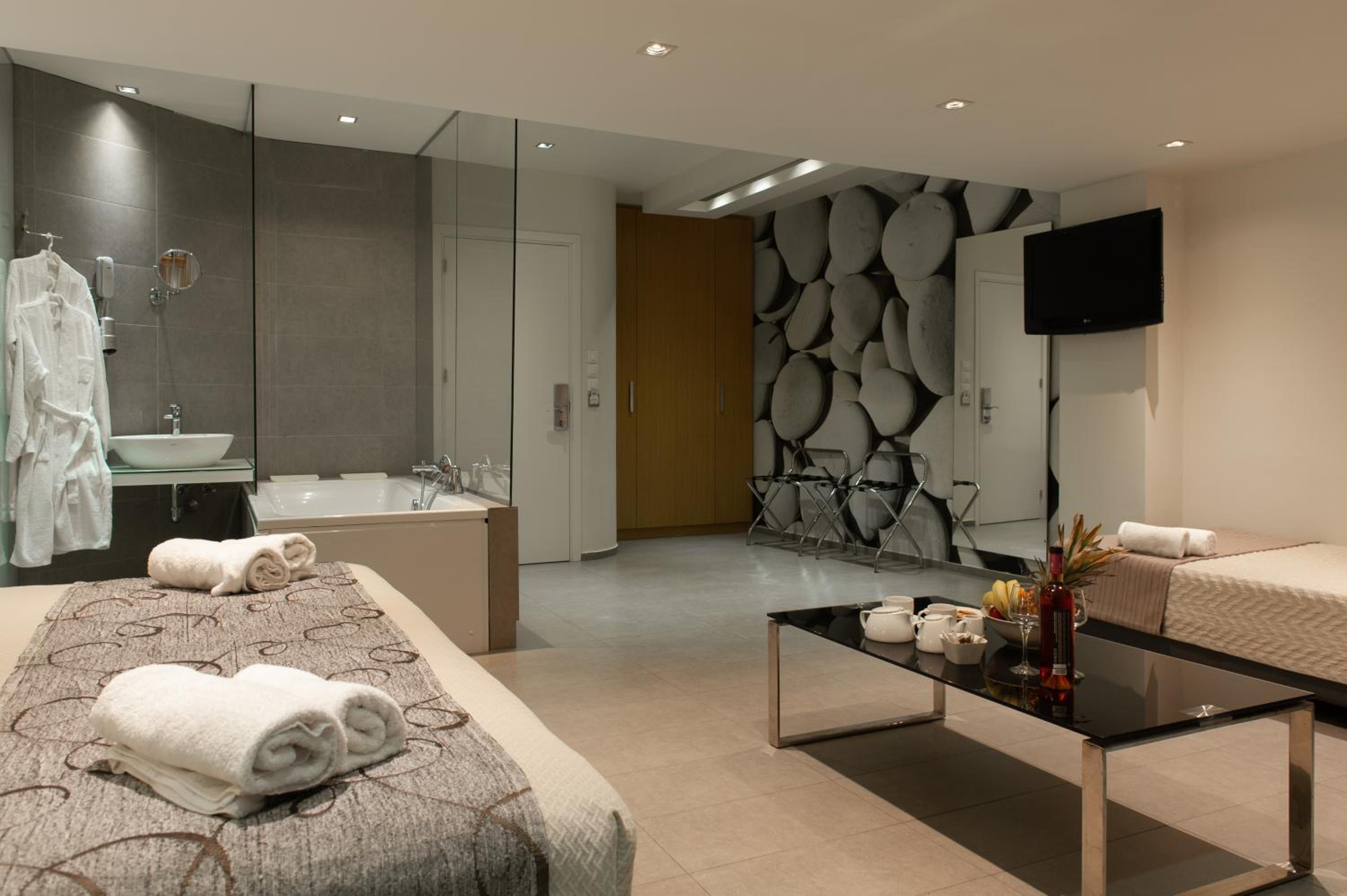 Executive Suite - Photo 1