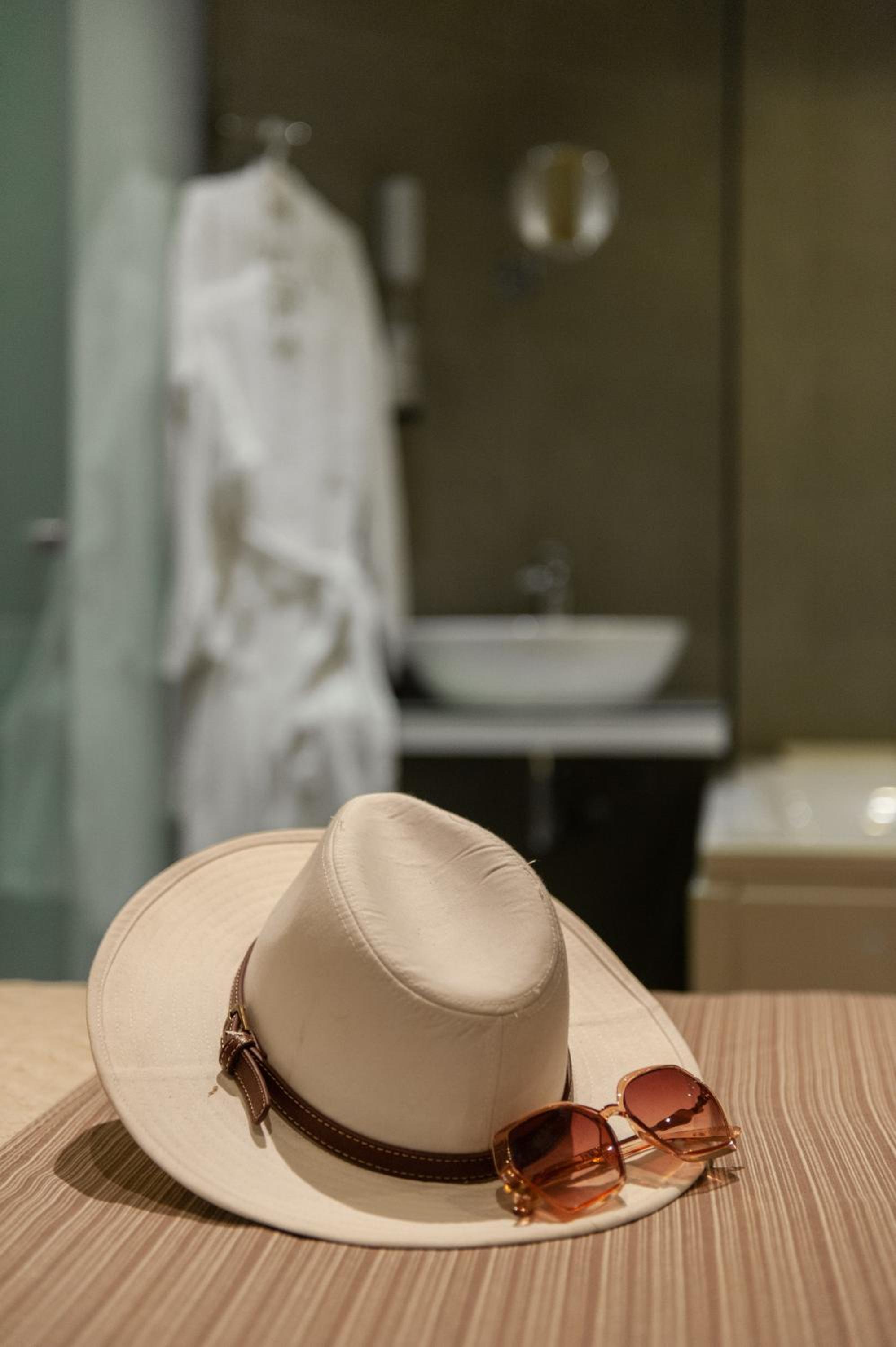 Executive Suite - Photo 9