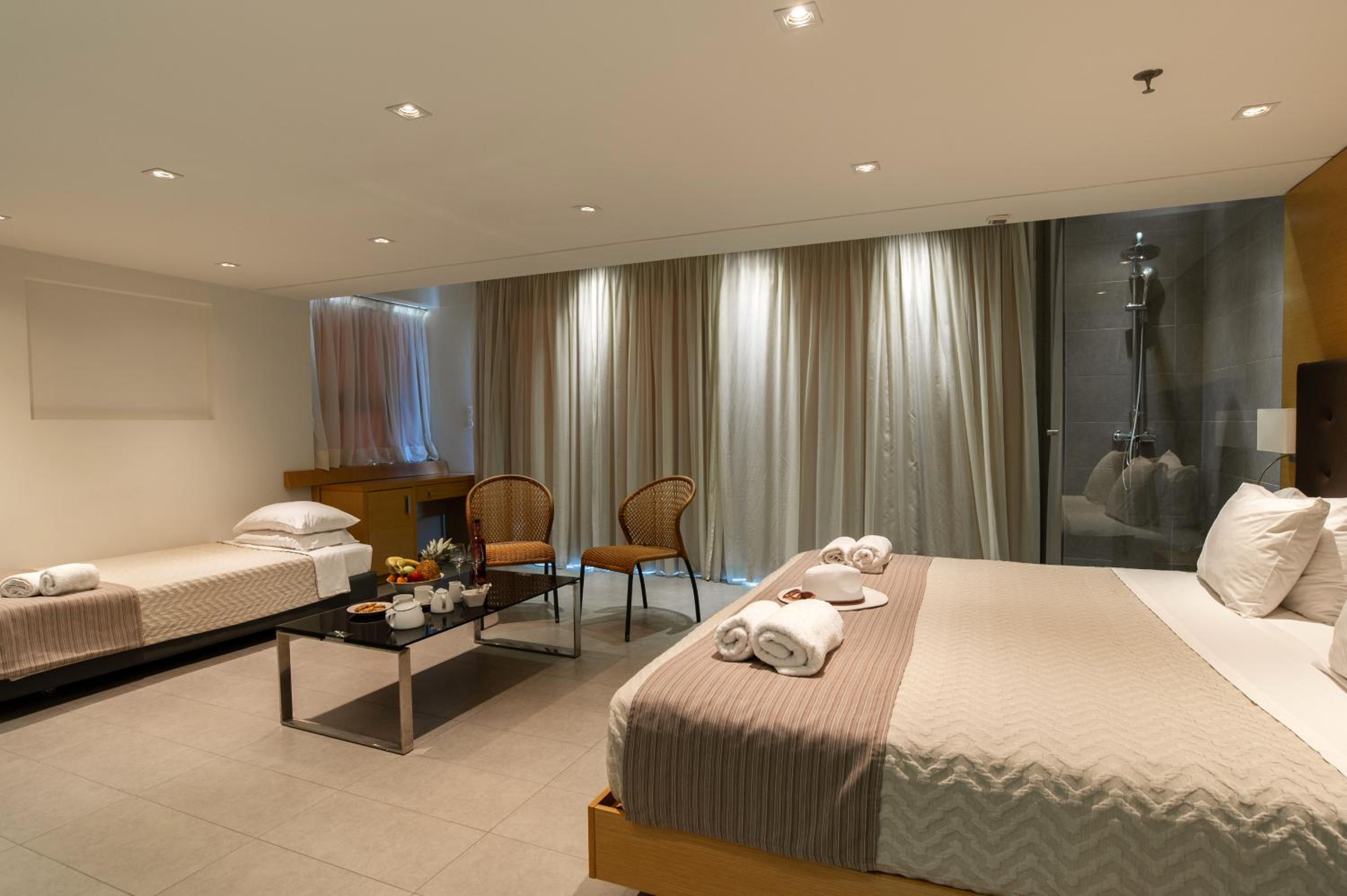 Executive Suite - Photo 10