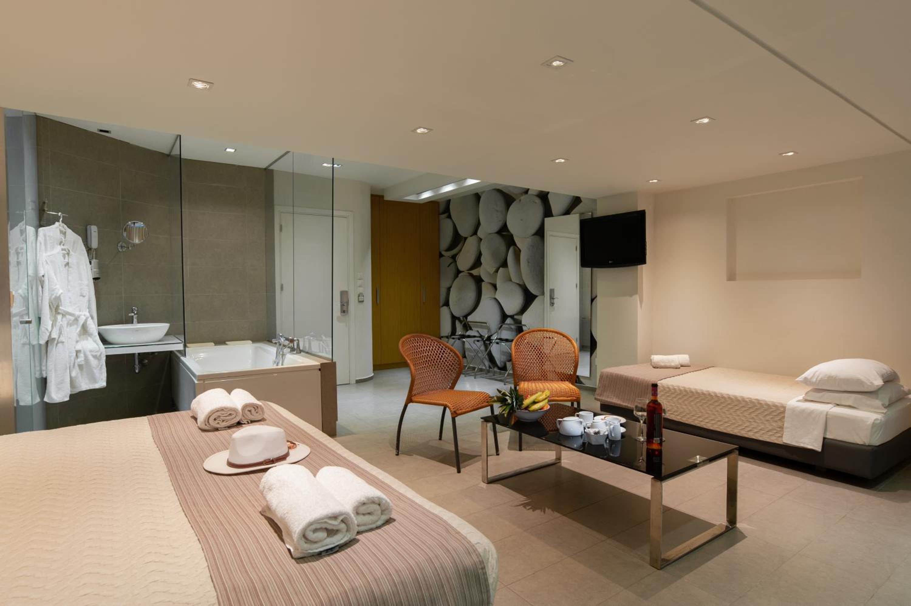 Executive Suite - Photo 11
