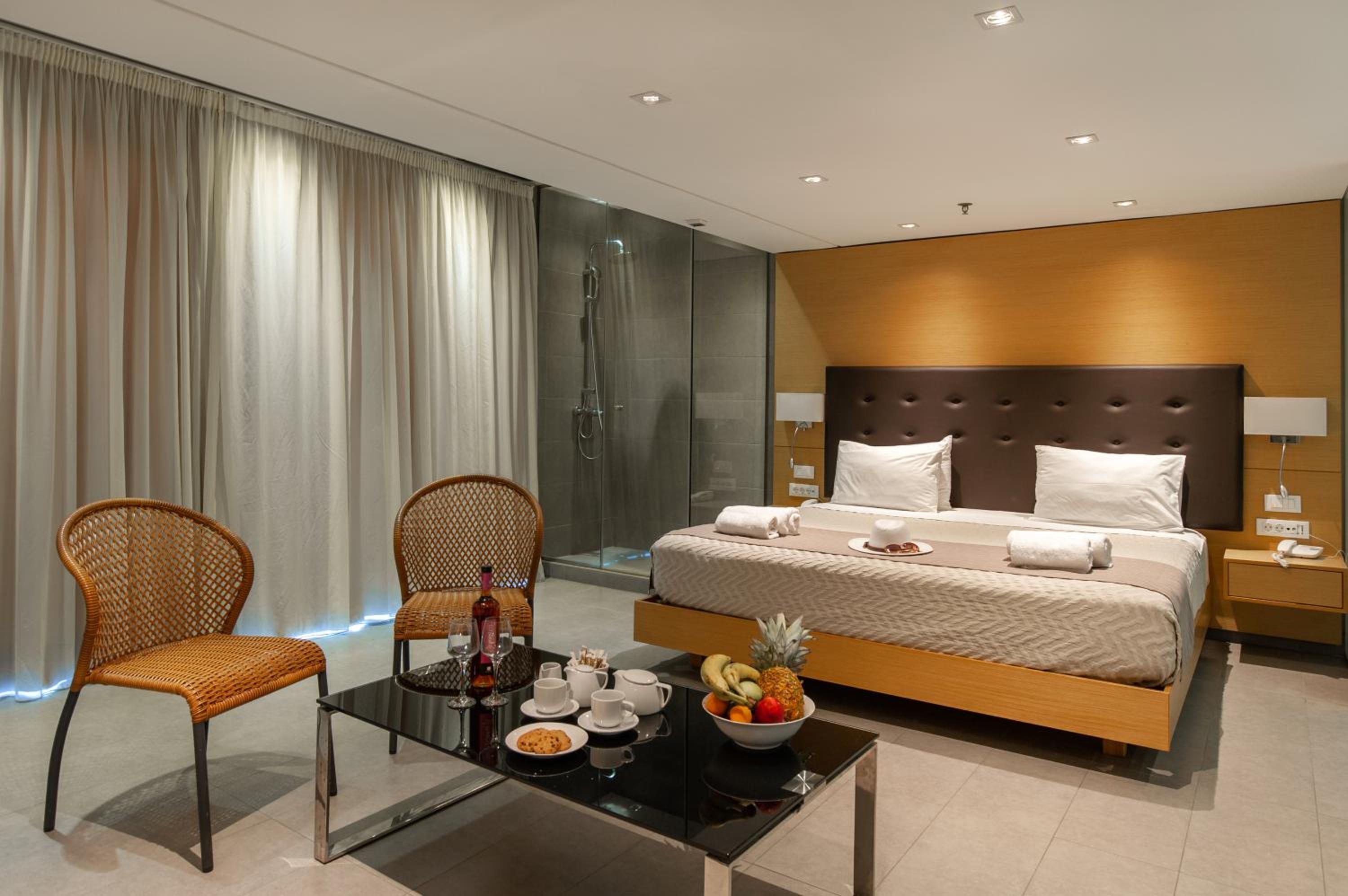 Executive Suite - Photo 12