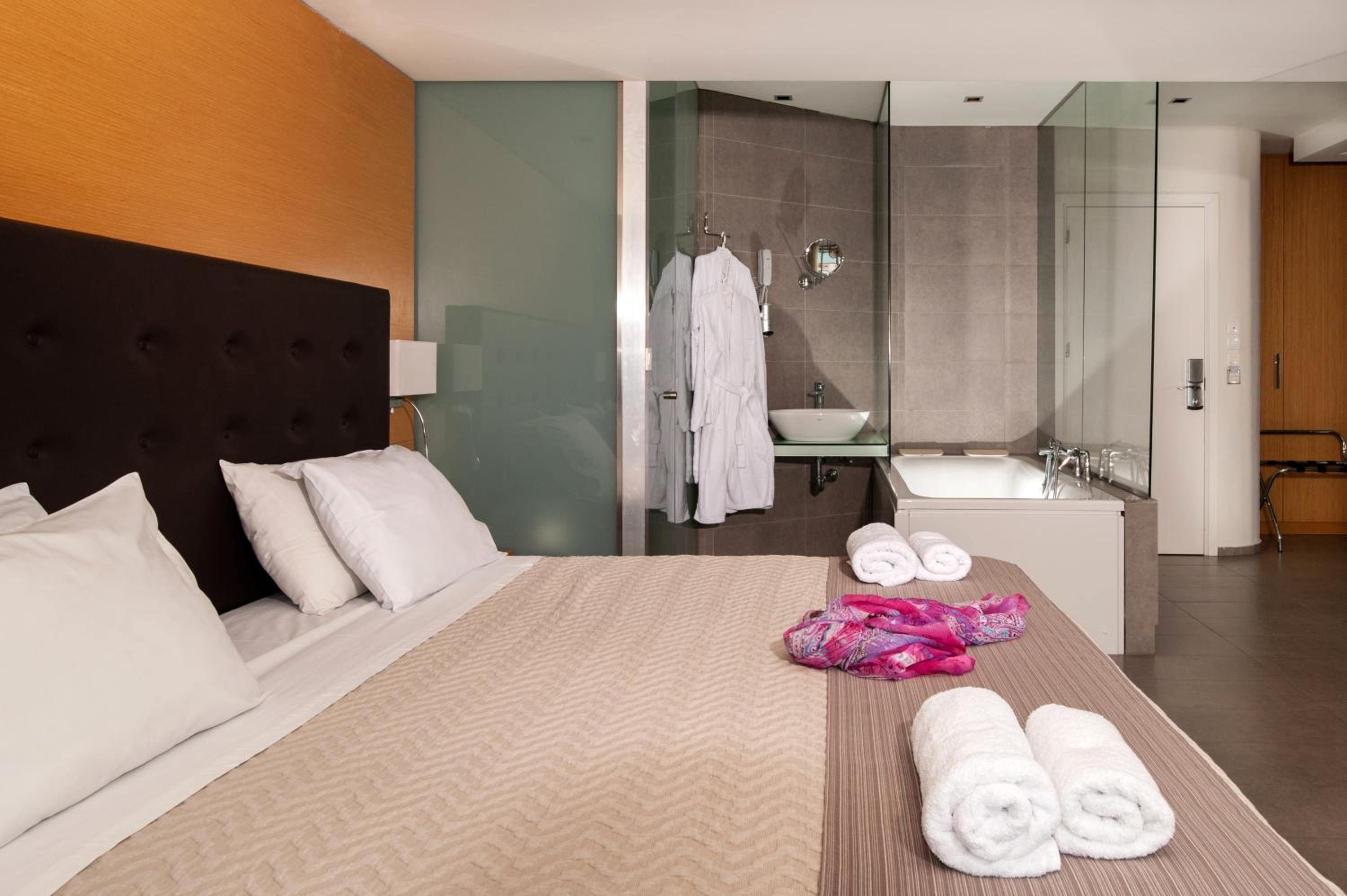 Executive Suite - Photo 13