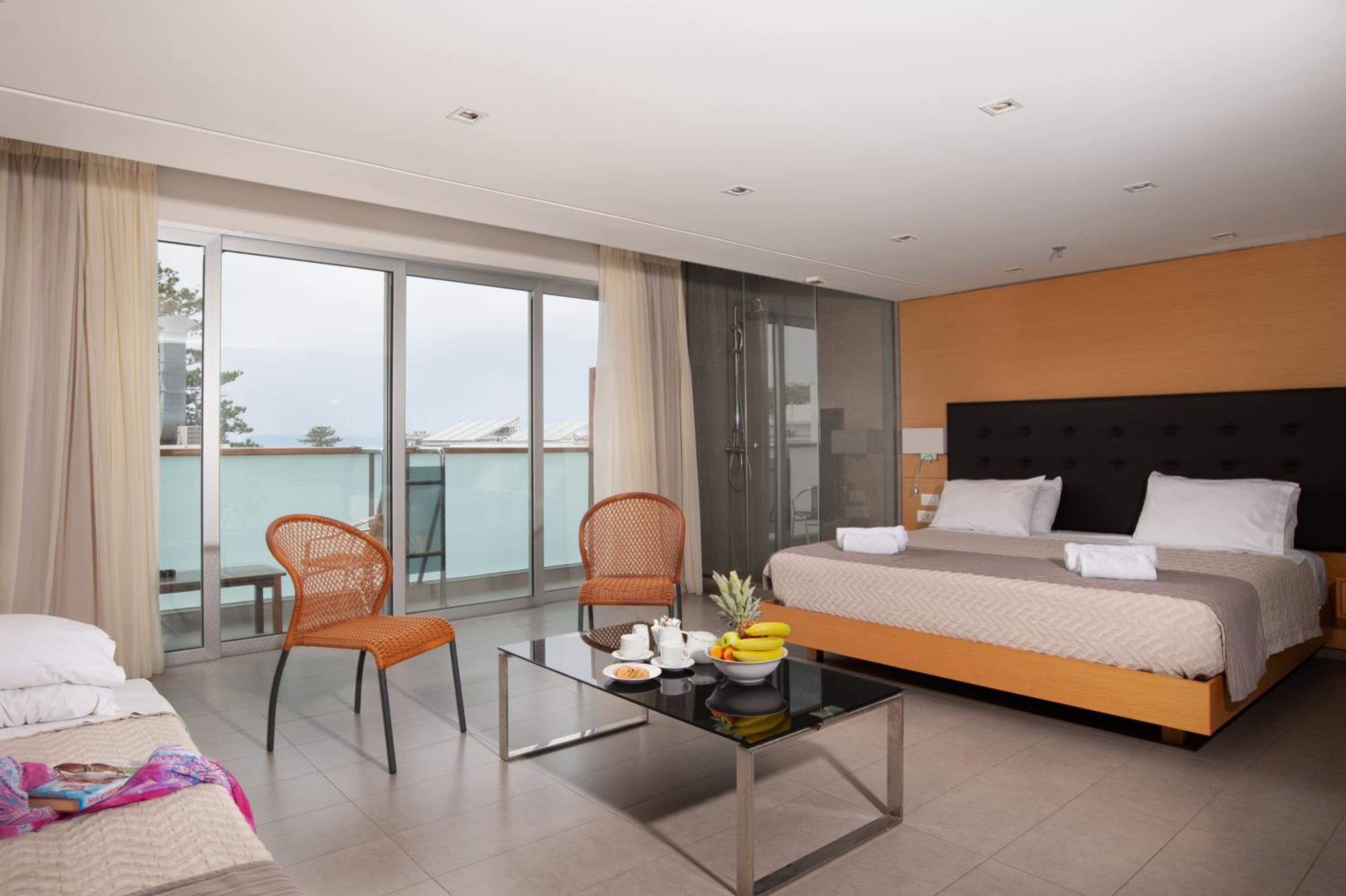 Executive Suite - Photo 14