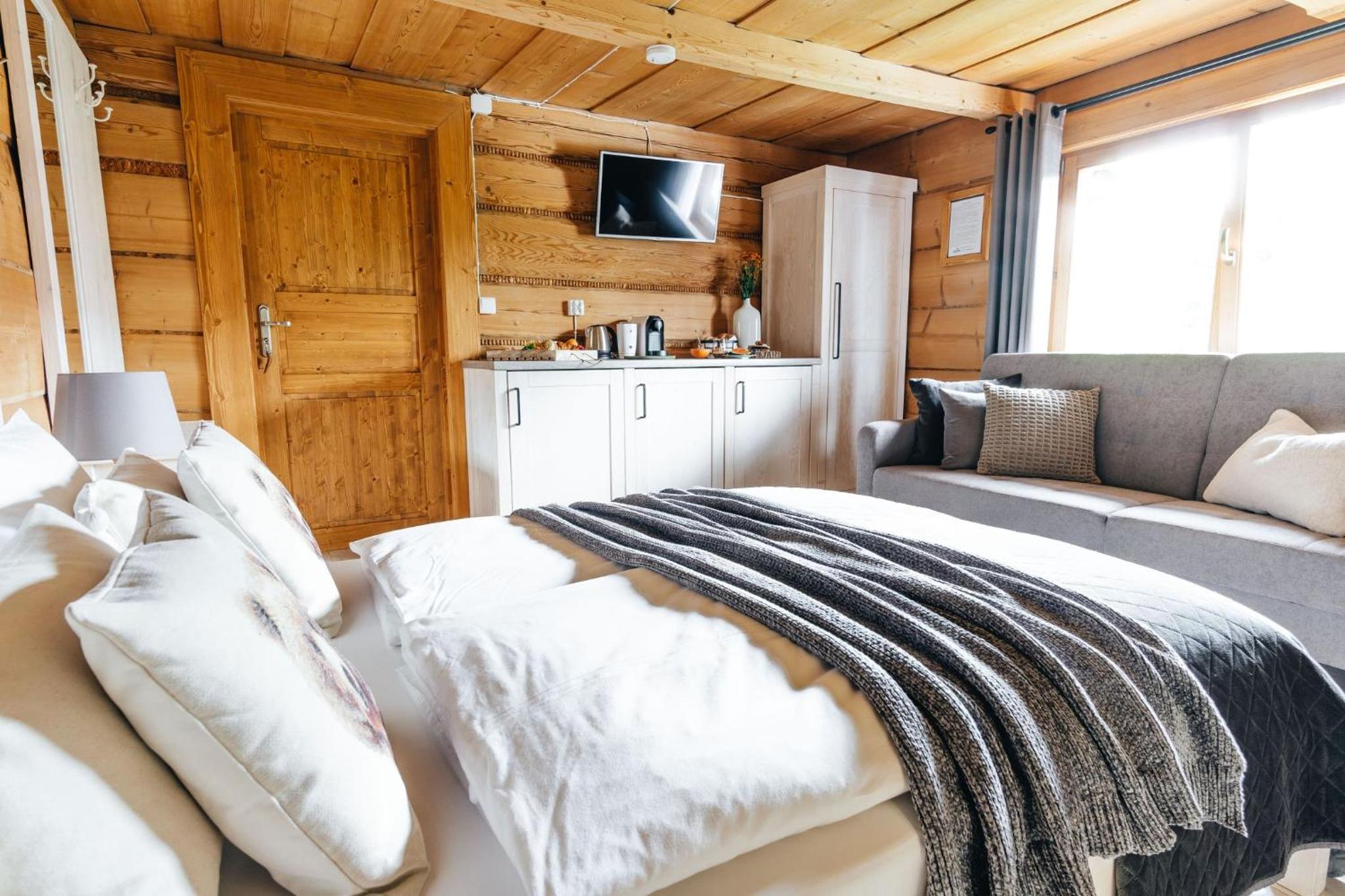 Deluxe Double Room with Shower photo 3