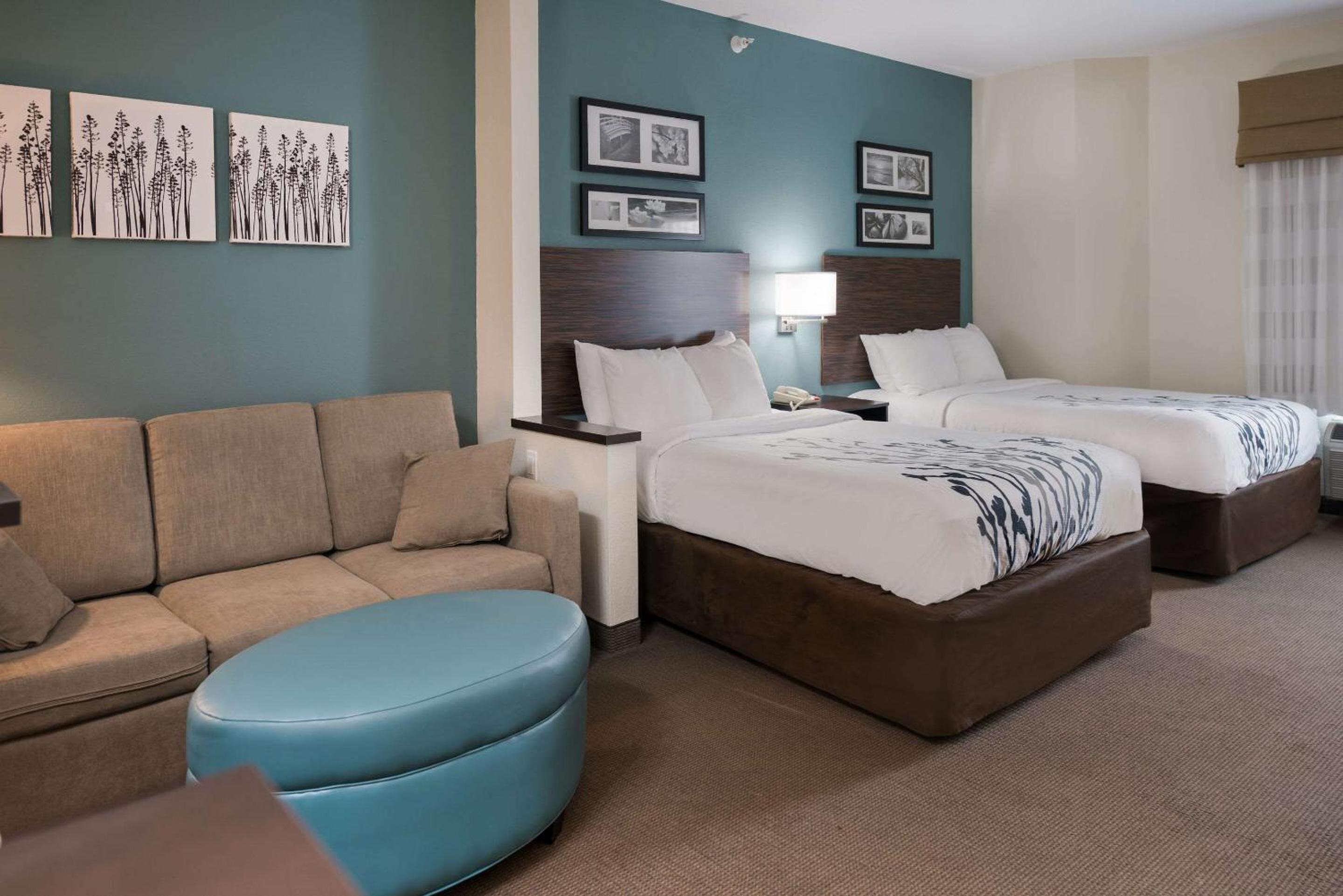 Double Suite with Two Double Beds - Non-Smoking - Photo 1