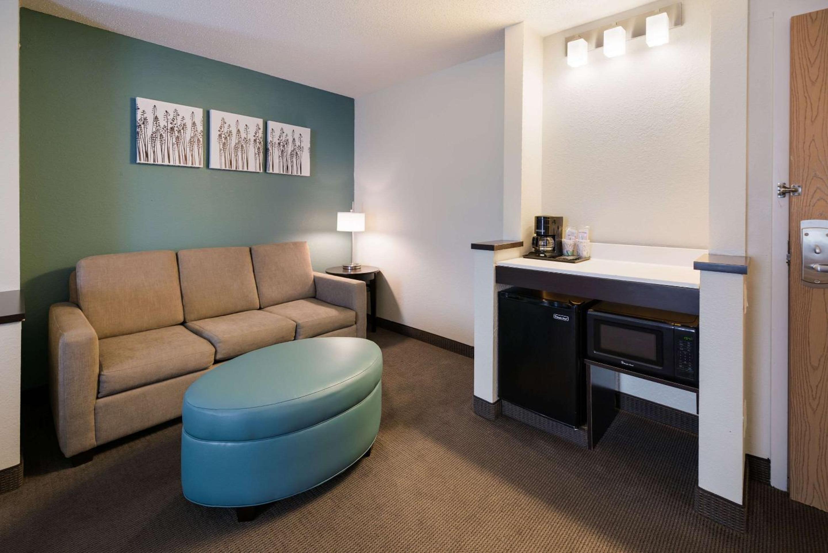 King Suite - Non-Smoking - Photo 1