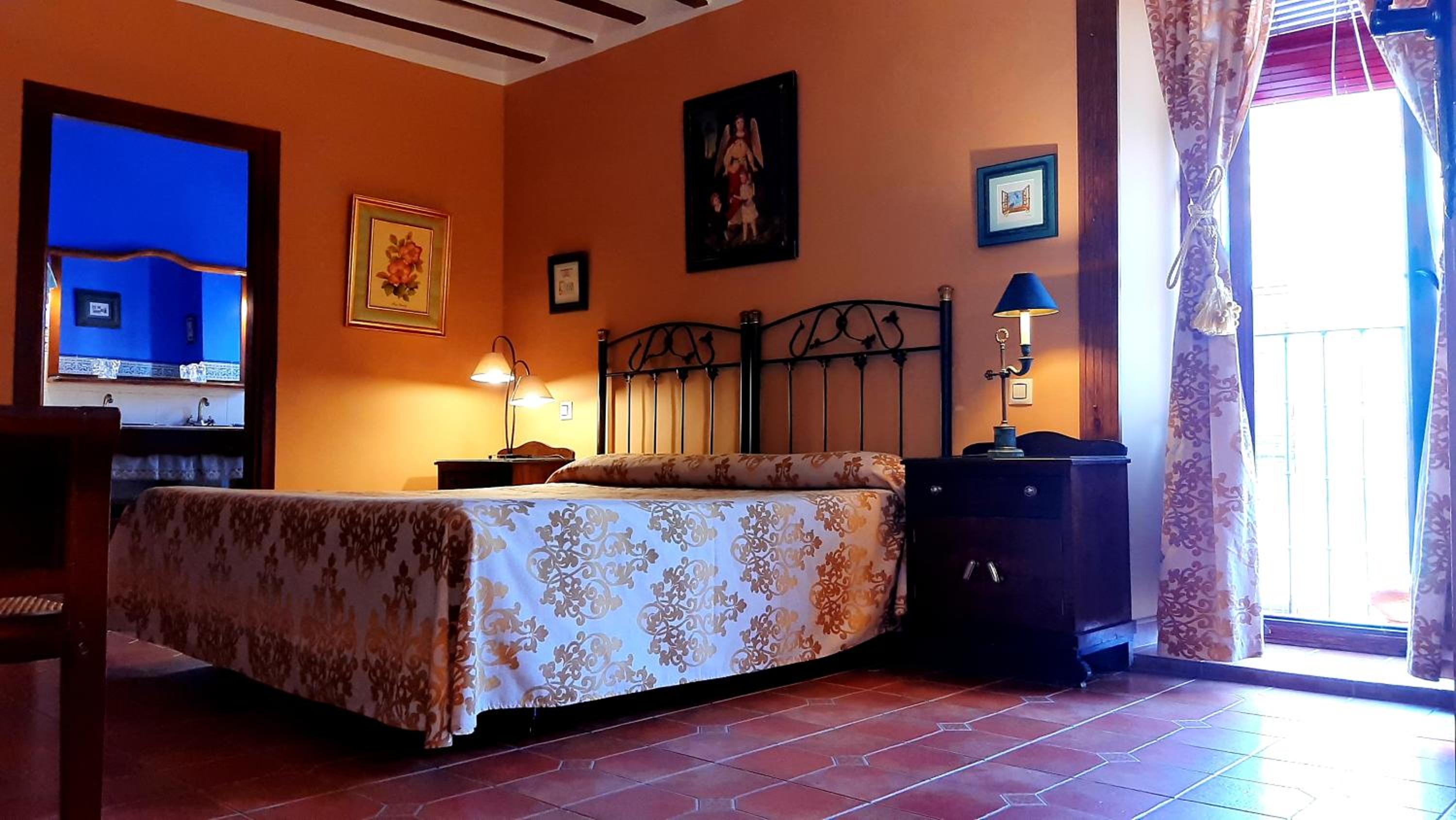 Suite - Photo 1