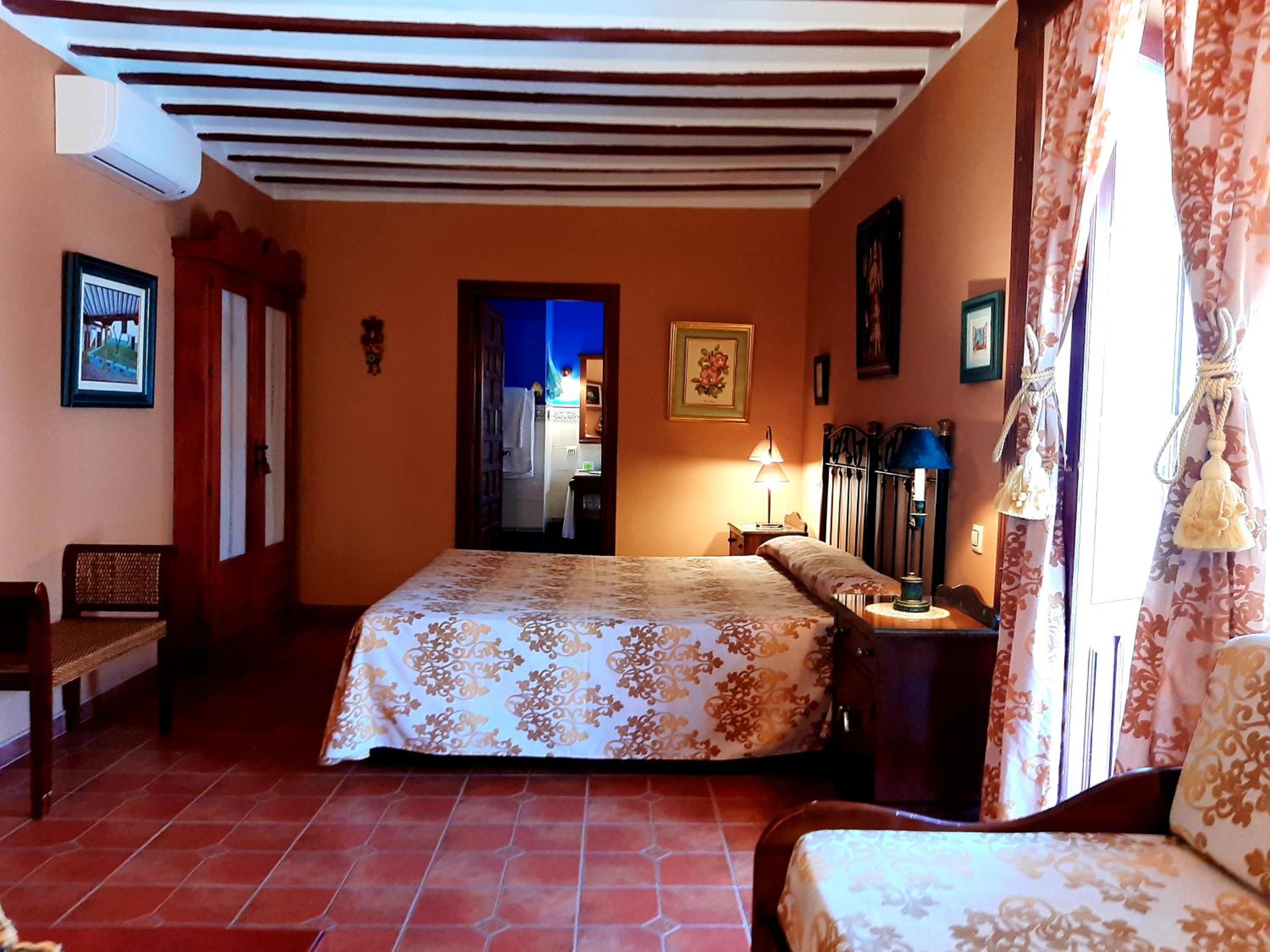Suite - Photo 11