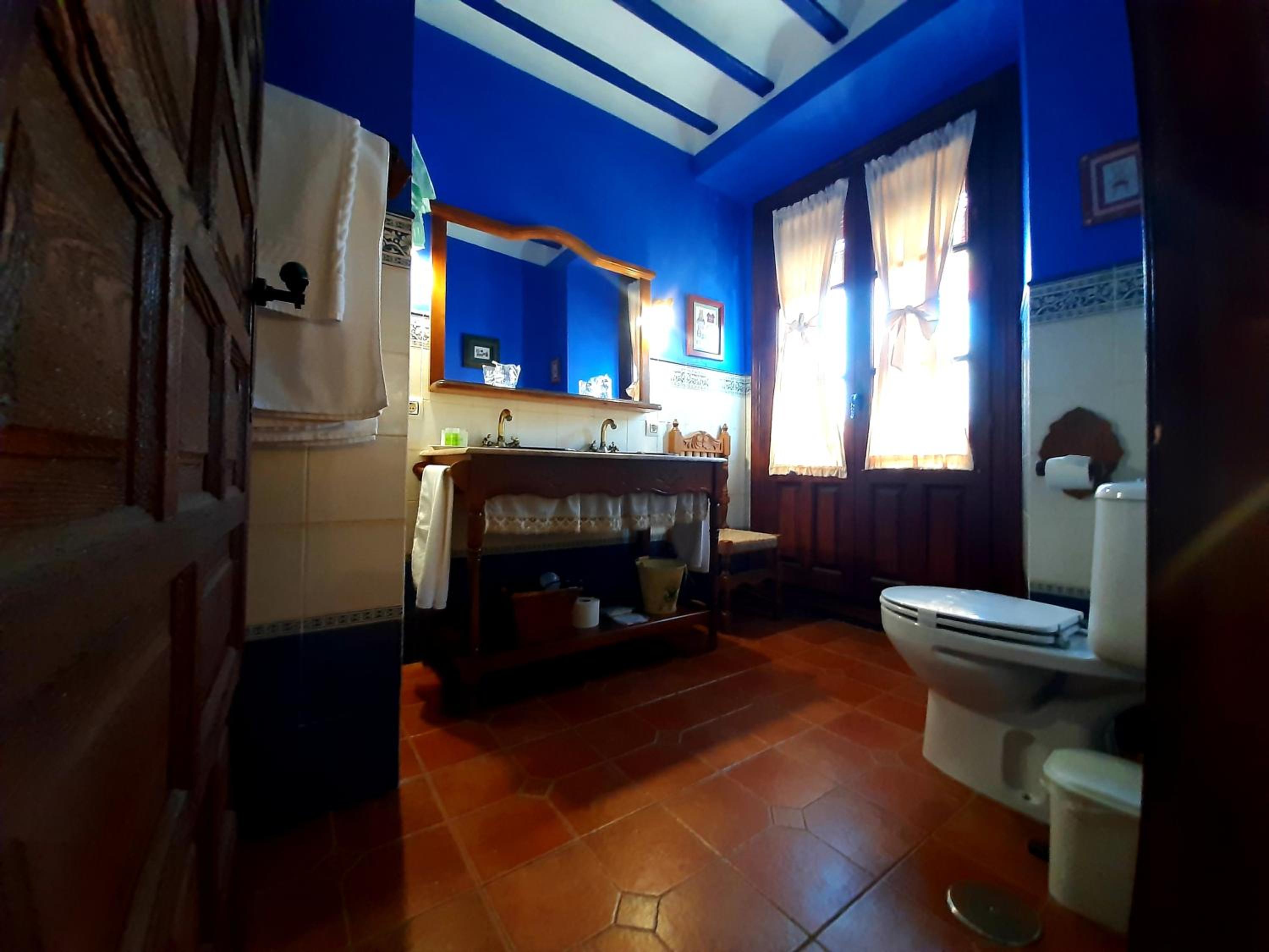 Suite - Photo 10