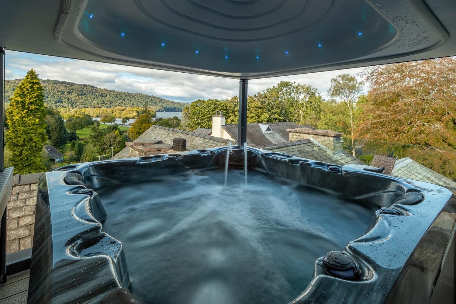 Penthouse Suite with Roof-Top Hot Tub - Photo 8