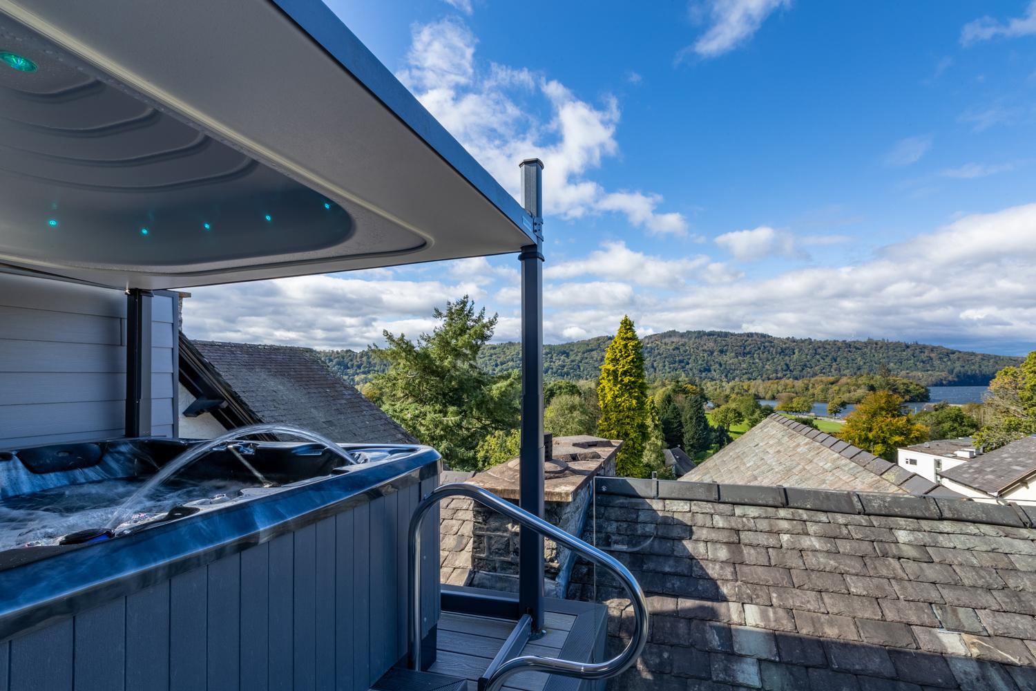 Penthouse Suite with Roof-Top Hot Tub - Photo 5
