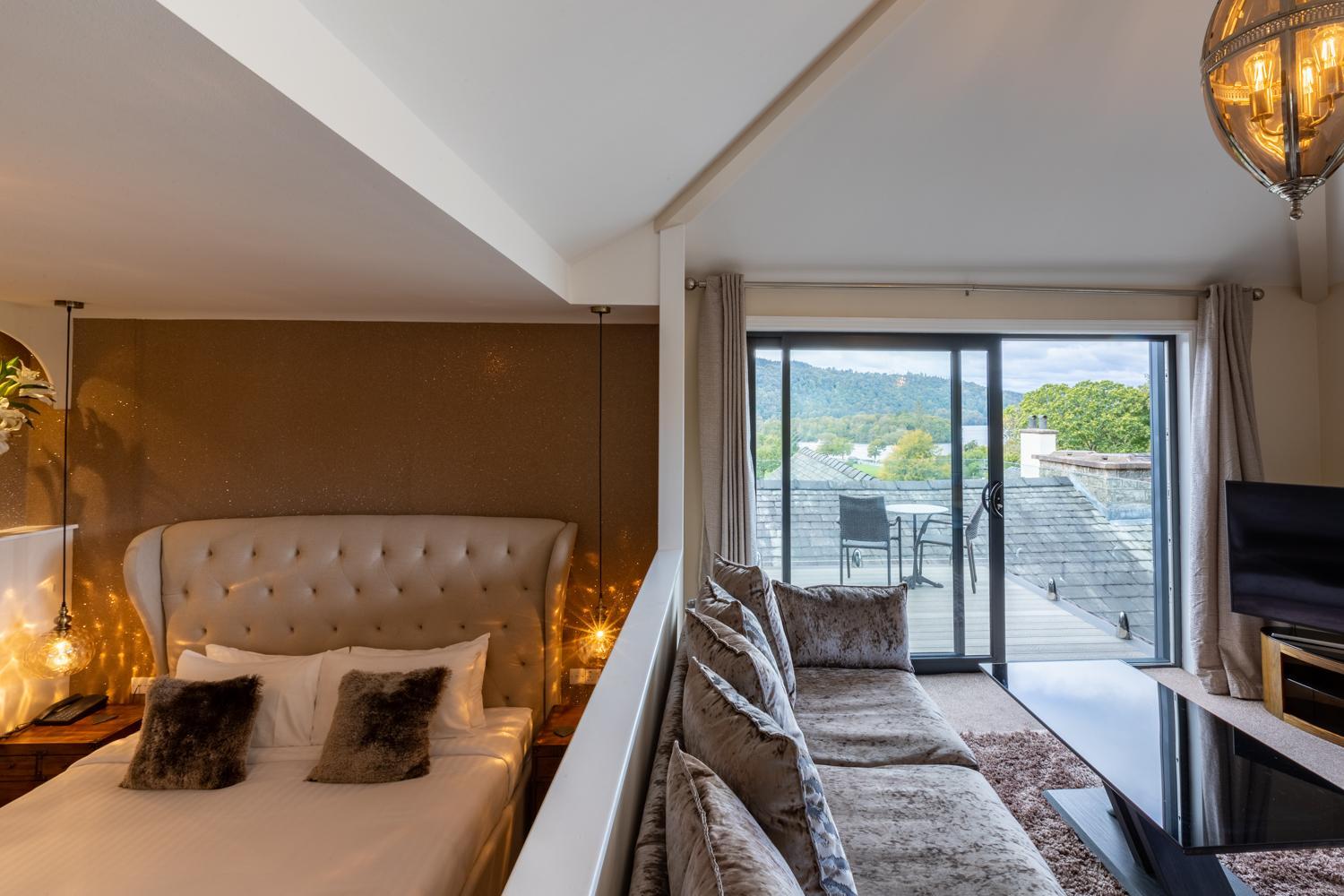 Penthouse Suite with Roof-Top Hot Tub - Photo 2