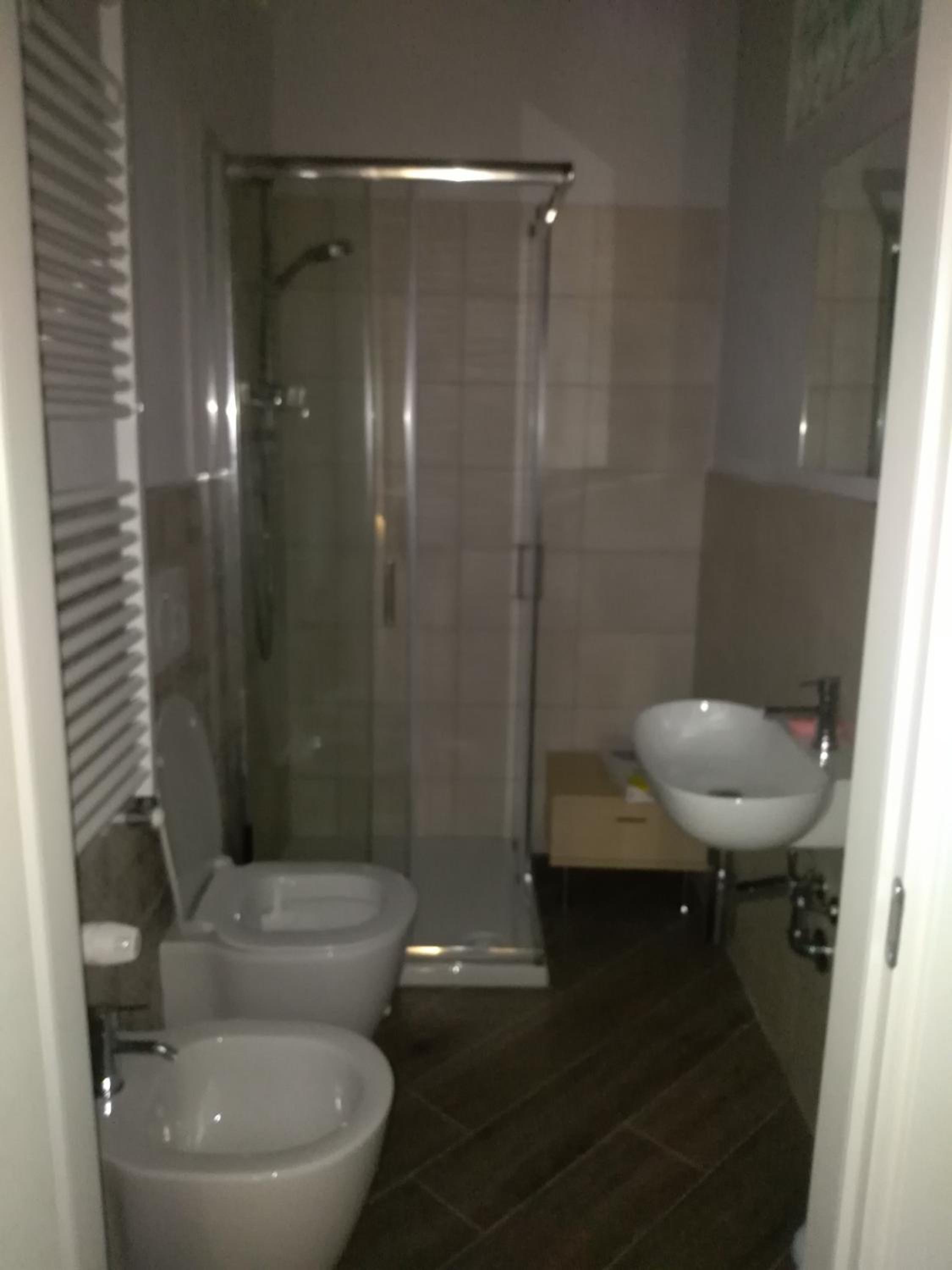 Double Room with Private Bathroom - Photo 10
