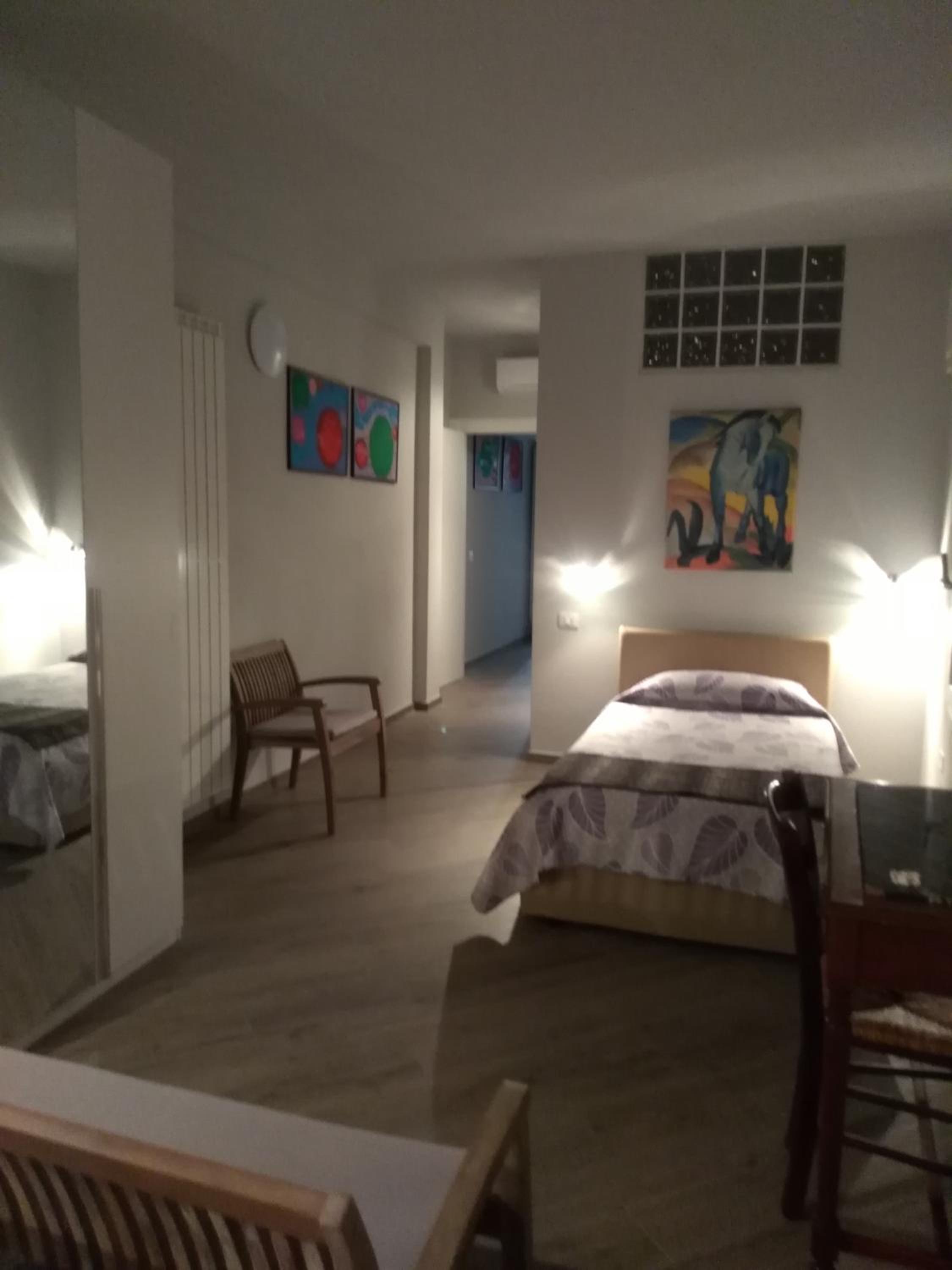 Quadruple Room with Private Bathroom - Photo 8