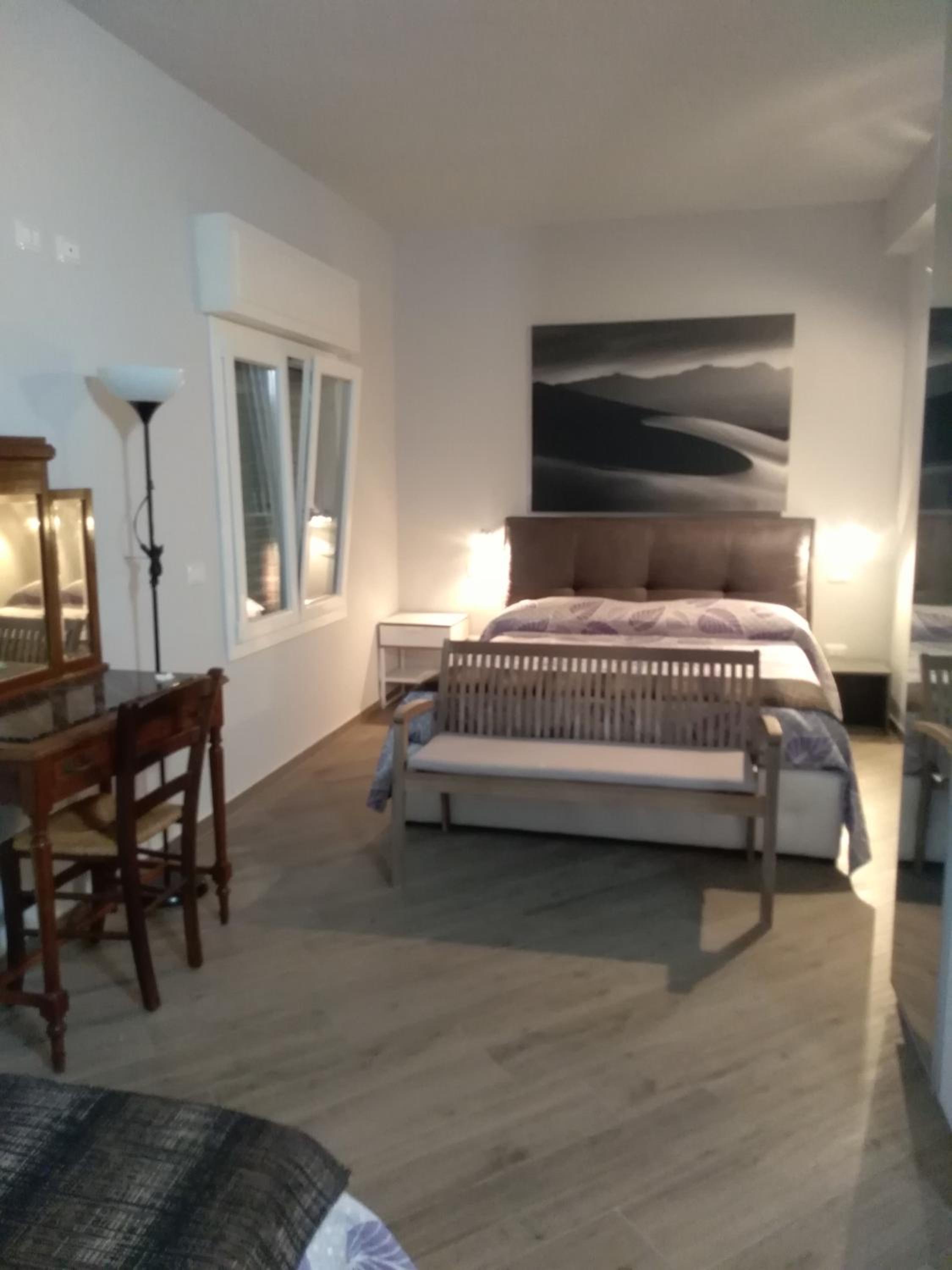 Quadruple Room with Private Bathroom - Photo 6