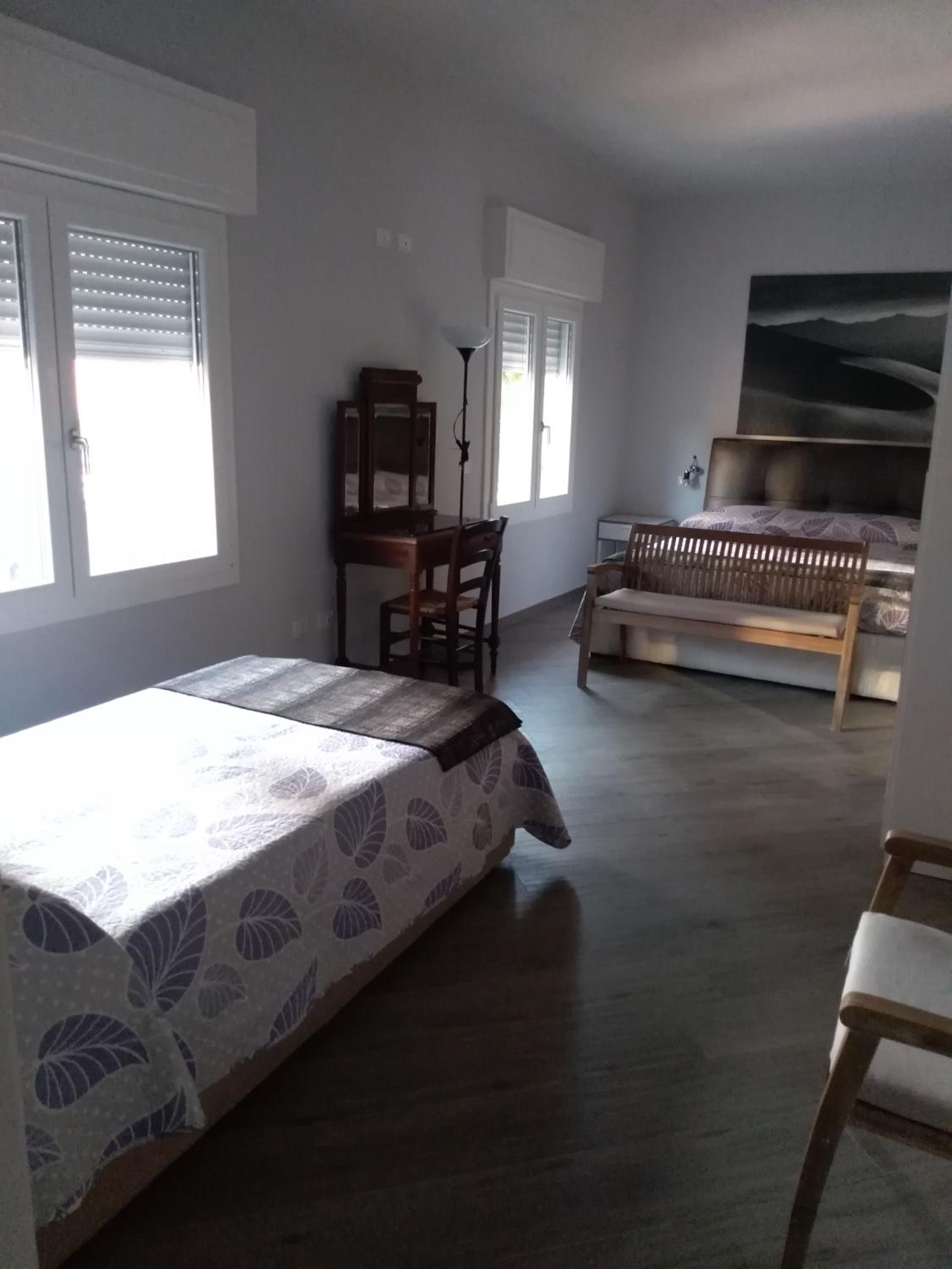 Quadruple Room with Private Bathroom - Photo 3