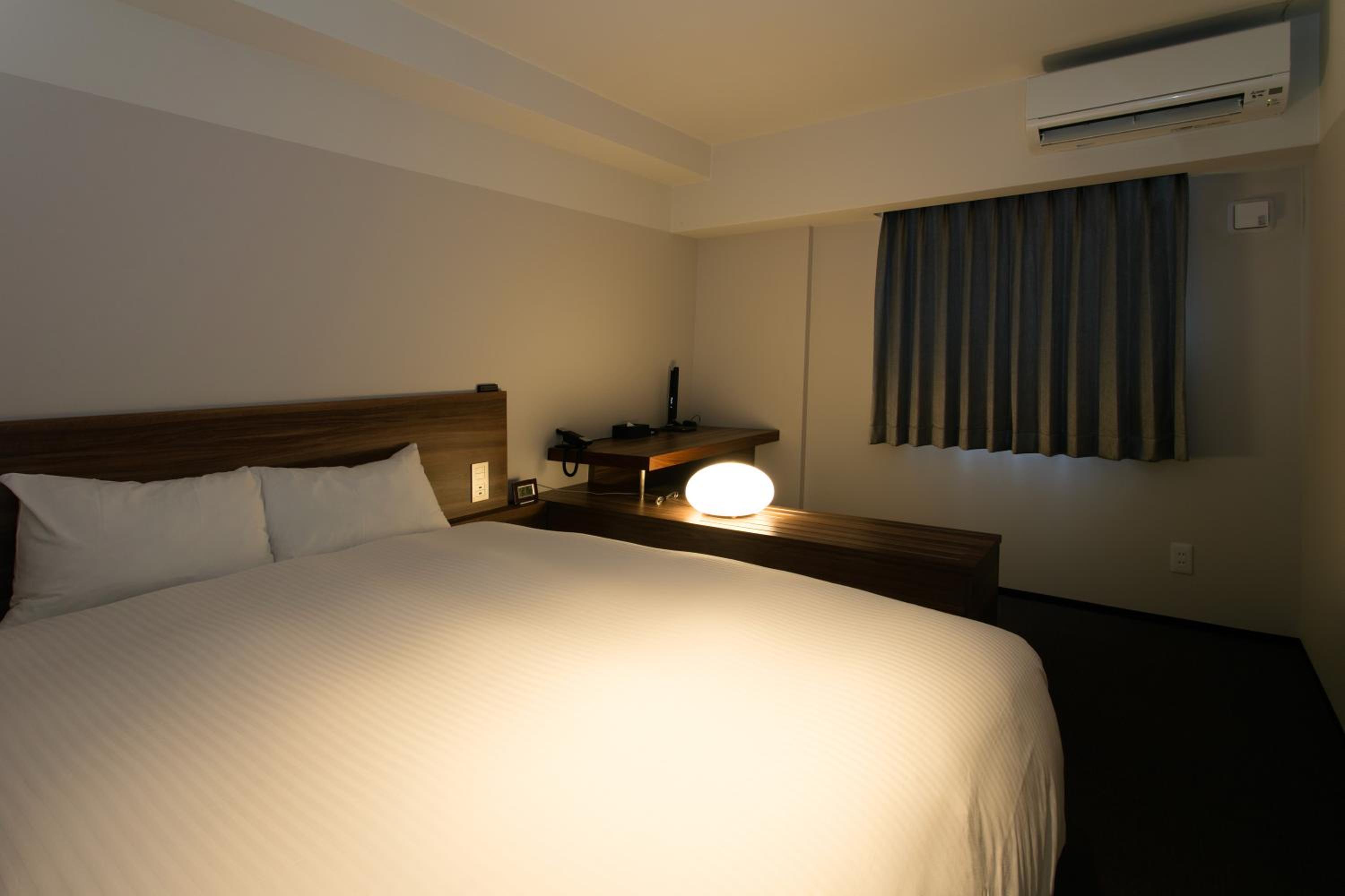 Standard Queen Room - Non-Smoking - No Daily Cleaning for Consecutive Stays