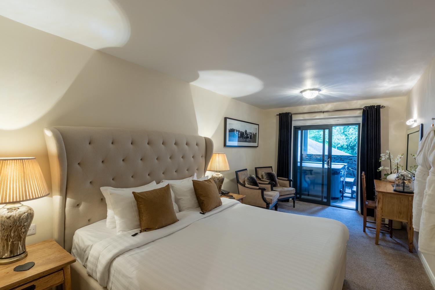 Double Room with Hot Tub - Photo 2