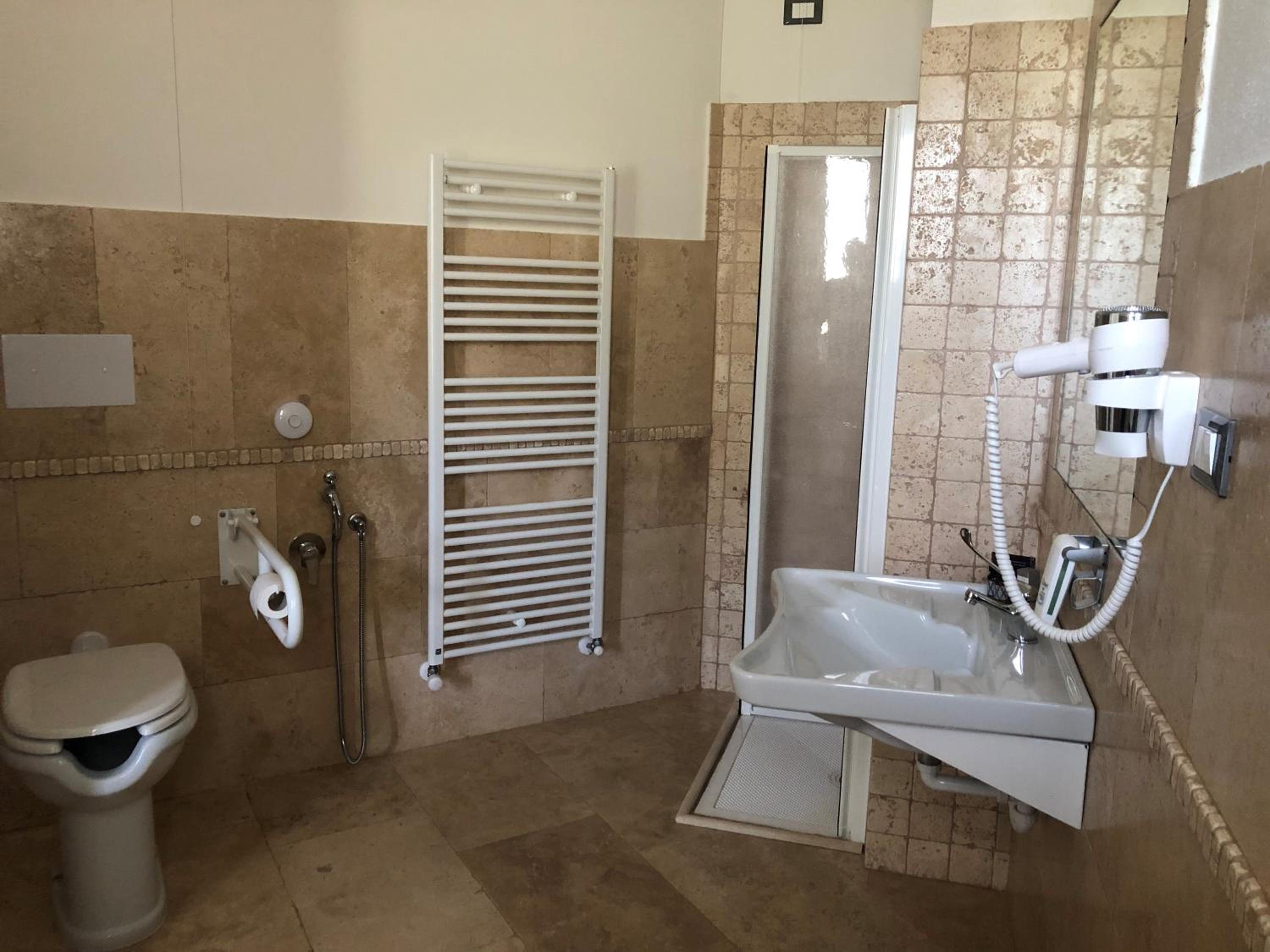Single Room - Disability Access photo 2