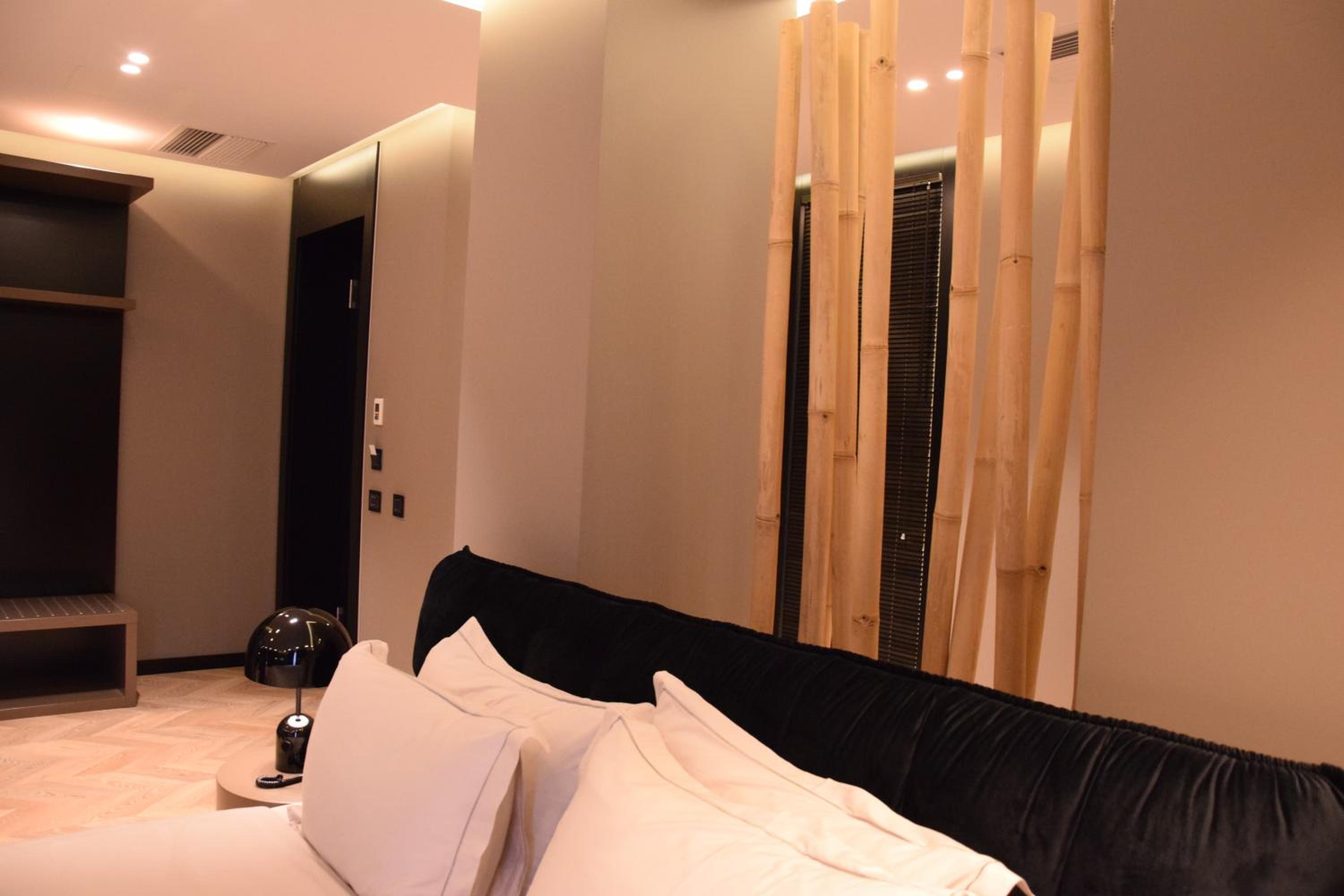 Suite with Lake View